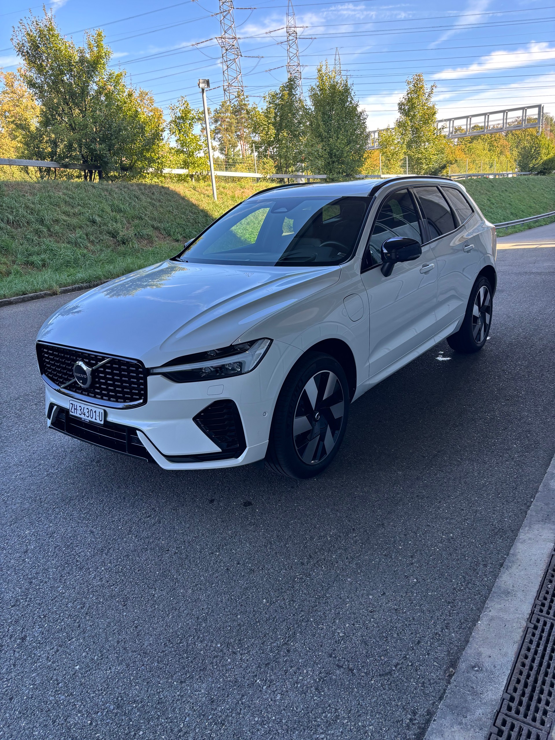 VOLVO XC60 T6 eAWD PluginHybrid Plus Dark Geartronic-image-3