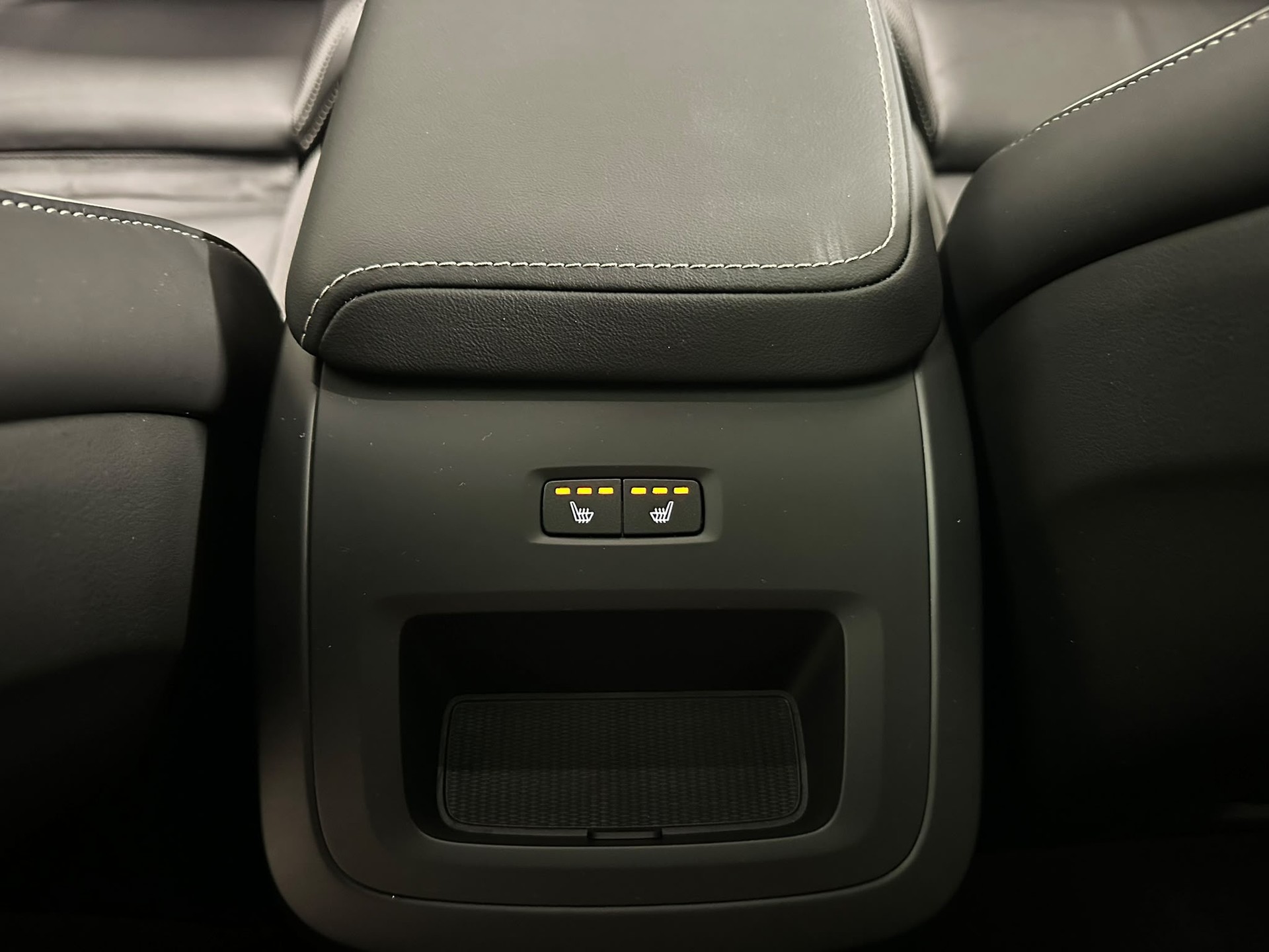 VOLVO XC60 T6 eAWD PluginHybrid Plus Dark Geartronic-image-10