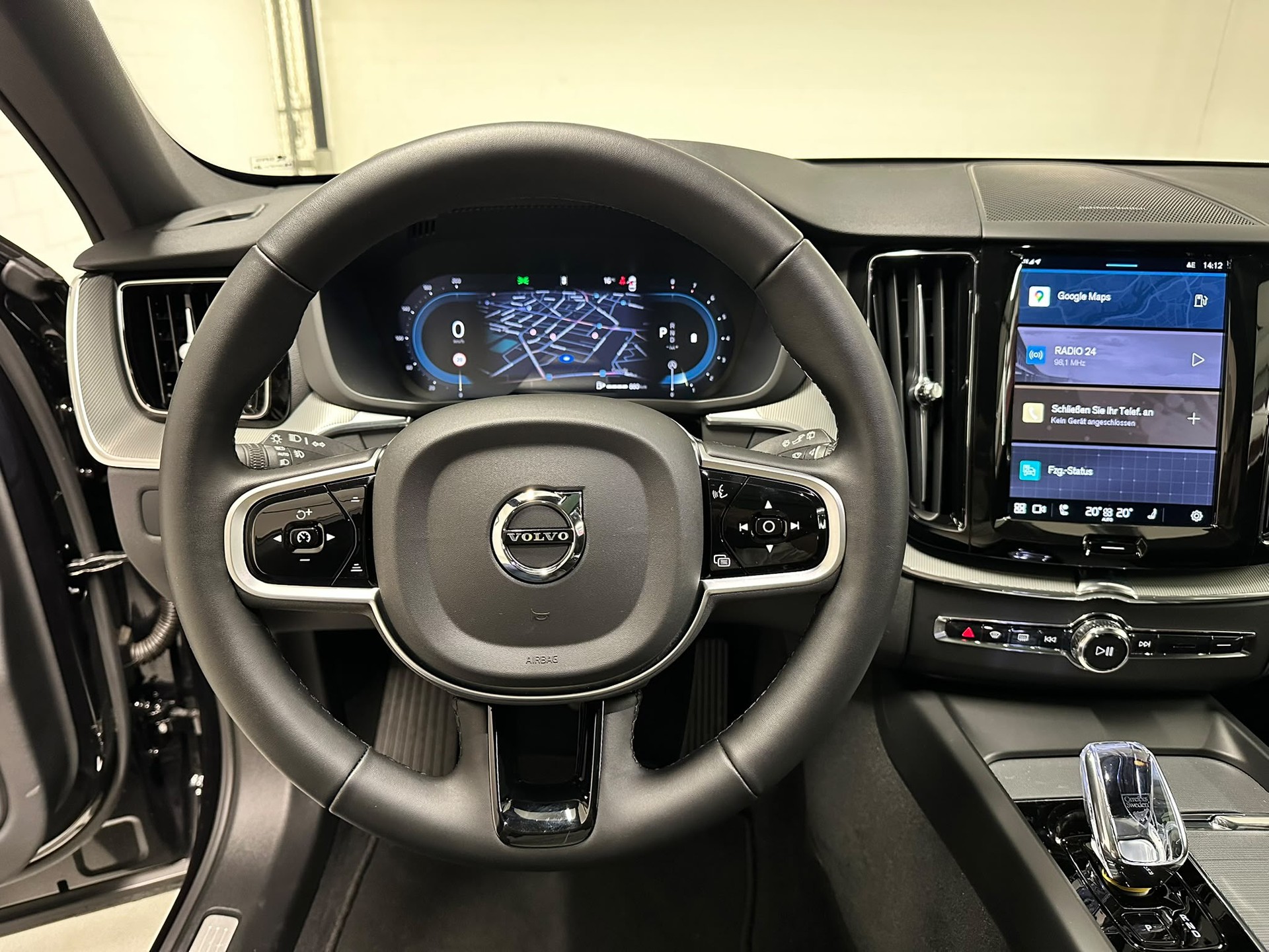 VOLVO XC60 T6 eAWD PluginHybrid Plus Dark Geartronic-image-12