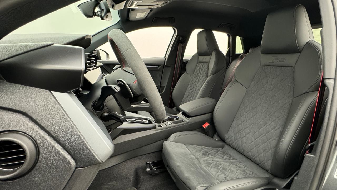 AUDI RS3 Sportback 2.5 TSI quattro S-tronic-image-4