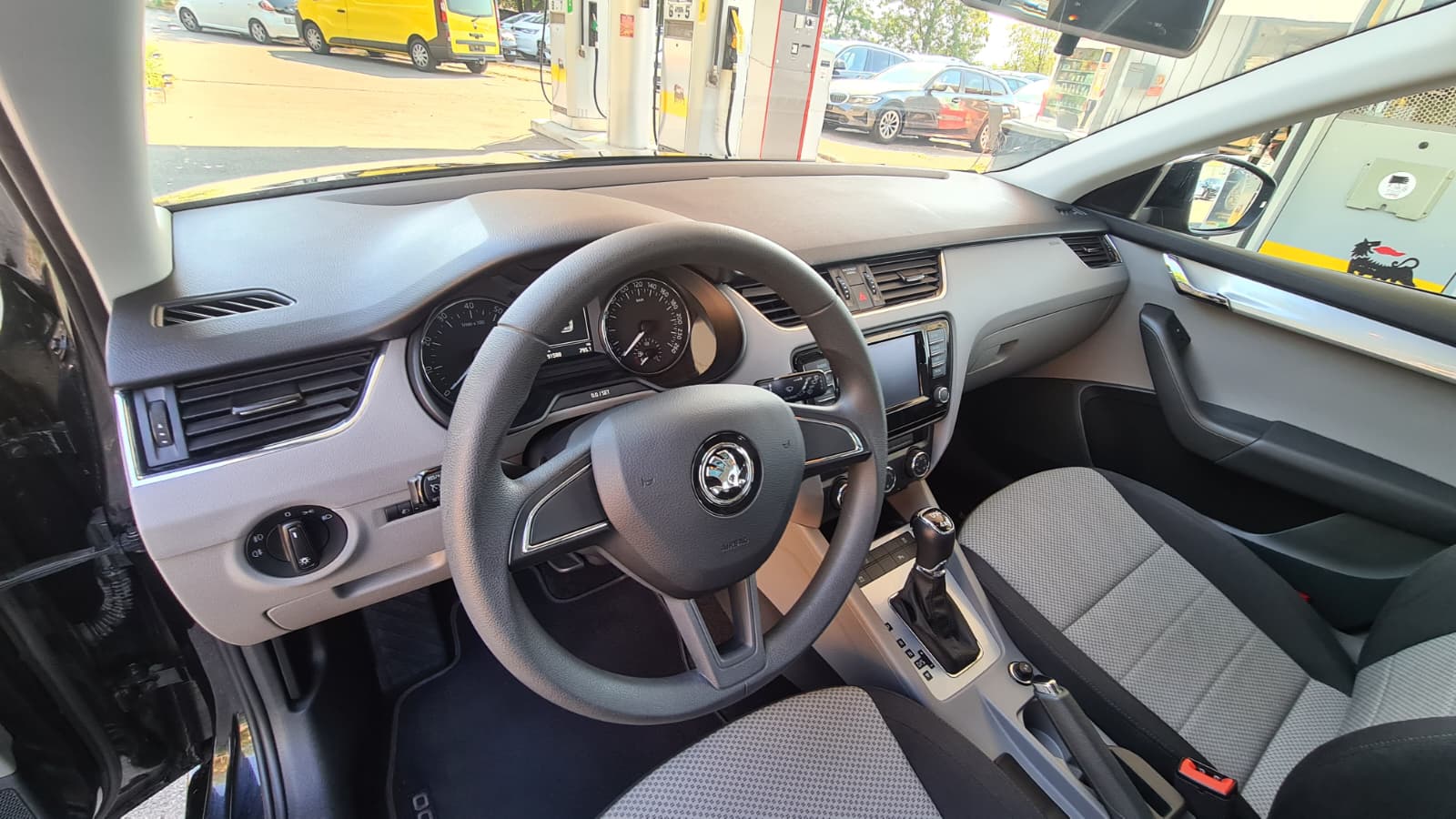 SKODA Octavia Combi 1.8 TSI Ambition 4x4 DSG ** 180 PS ** Klimaanlage ** Tempomat ** Panorama-Glasdach ** PDC ** Frisch Ab MFK **-image-15
