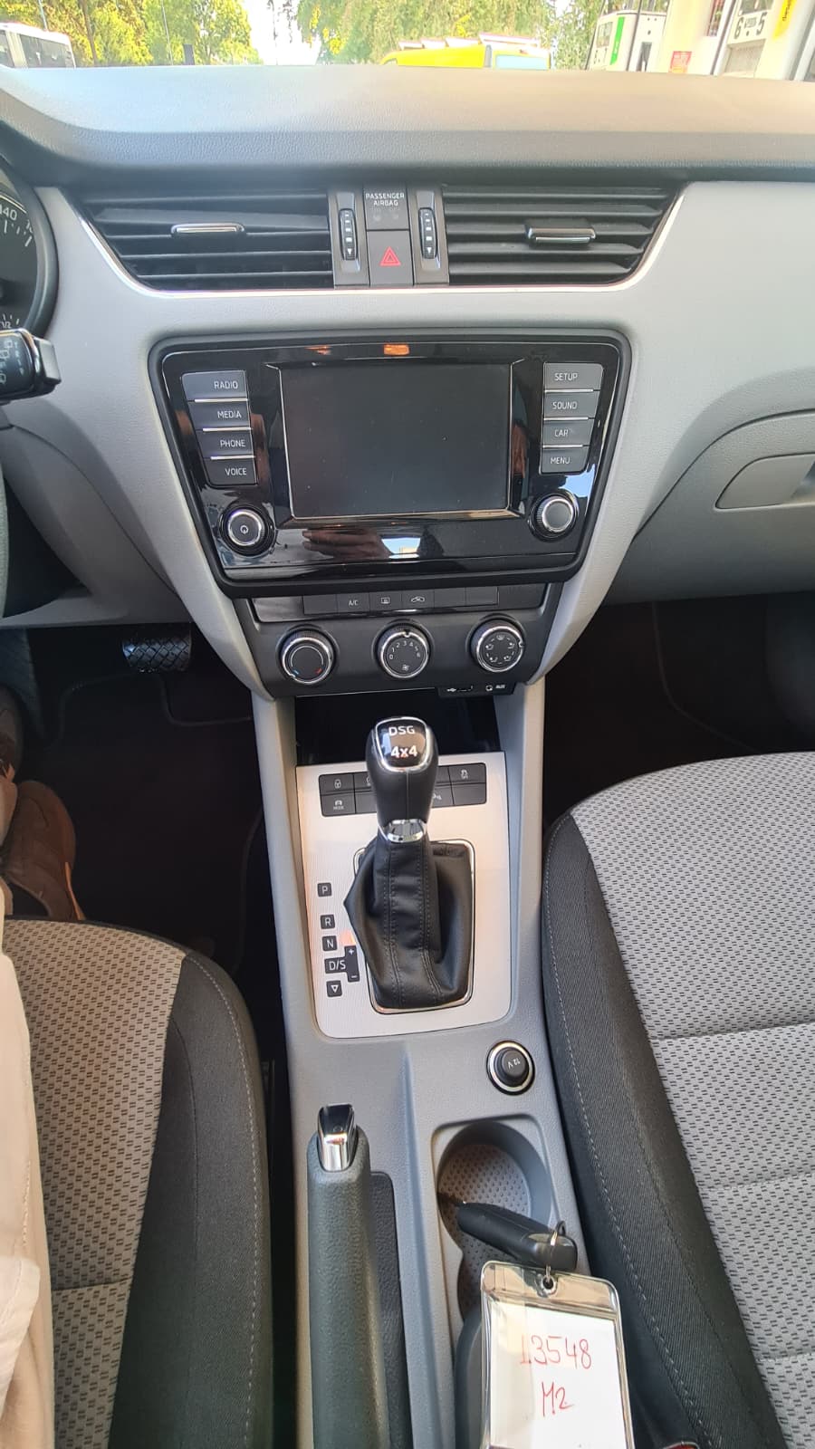SKODA Octavia Combi 1.8 TSI Ambition 4x4 DSG ** 180 PS ** Klimaanlage ** Tempomat ** Panorama-Glasdach ** PDC ** Frisch Ab MFK **-image-12