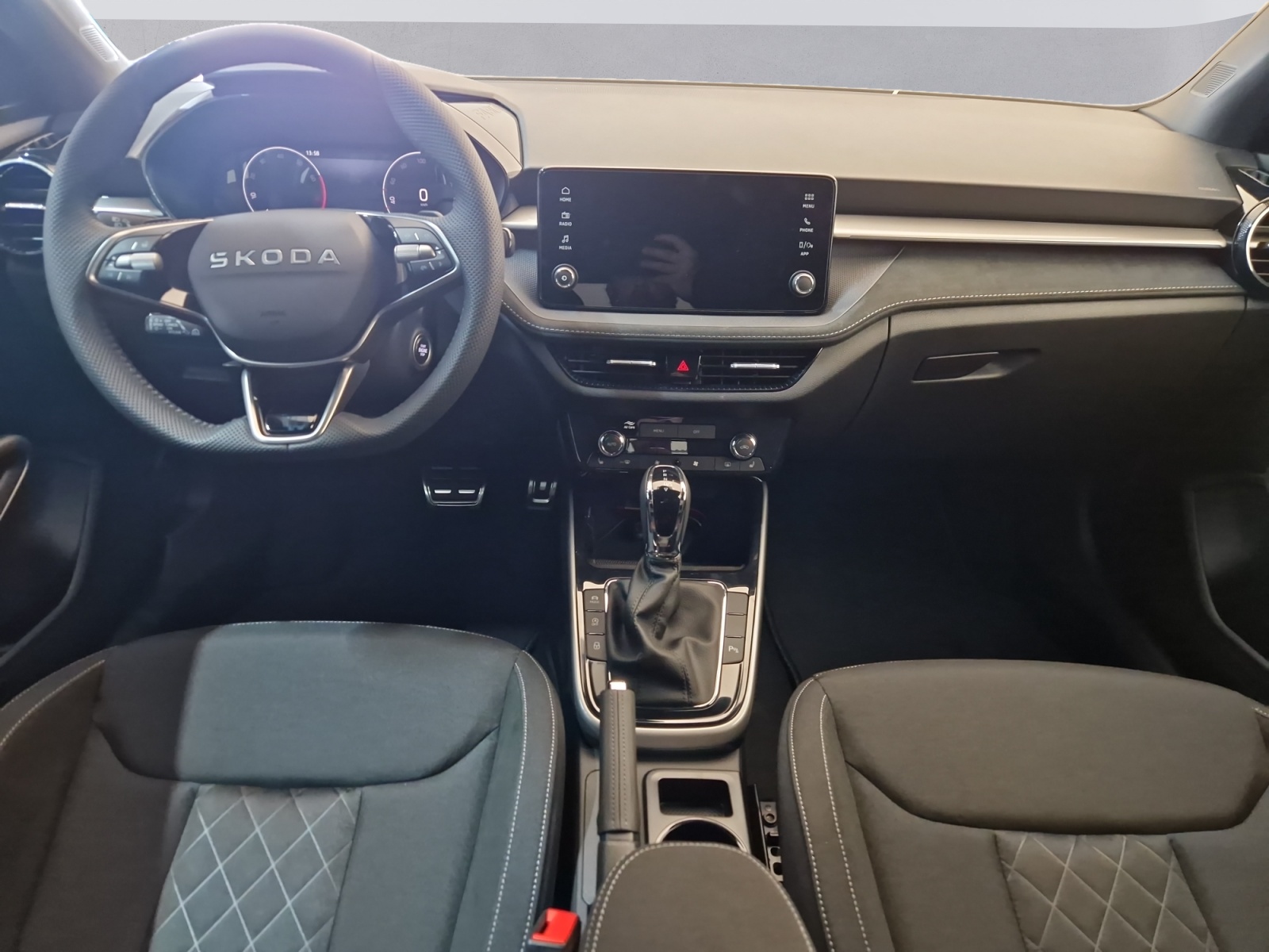 SKODA Fabia 1.0 TSI Dynamic DSG-image-9