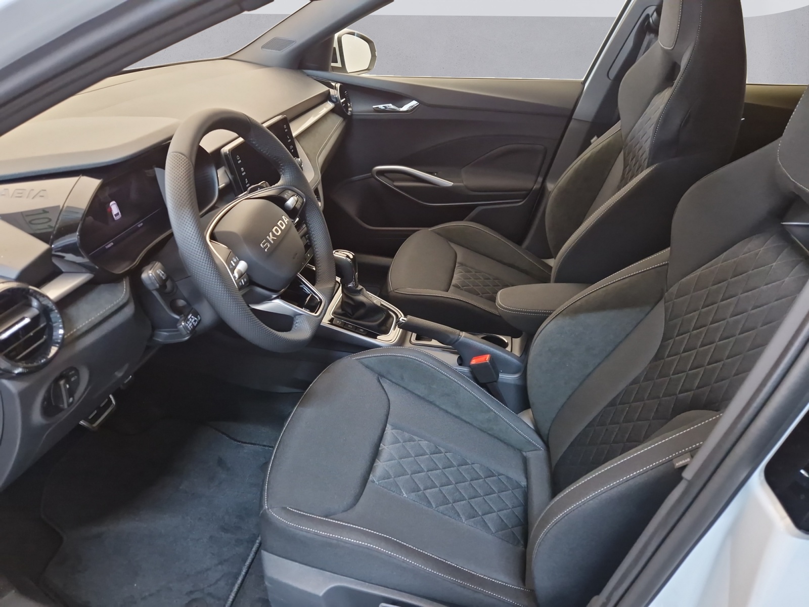 SKODA Fabia 1.0 TSI Dynamic DSG-image-8