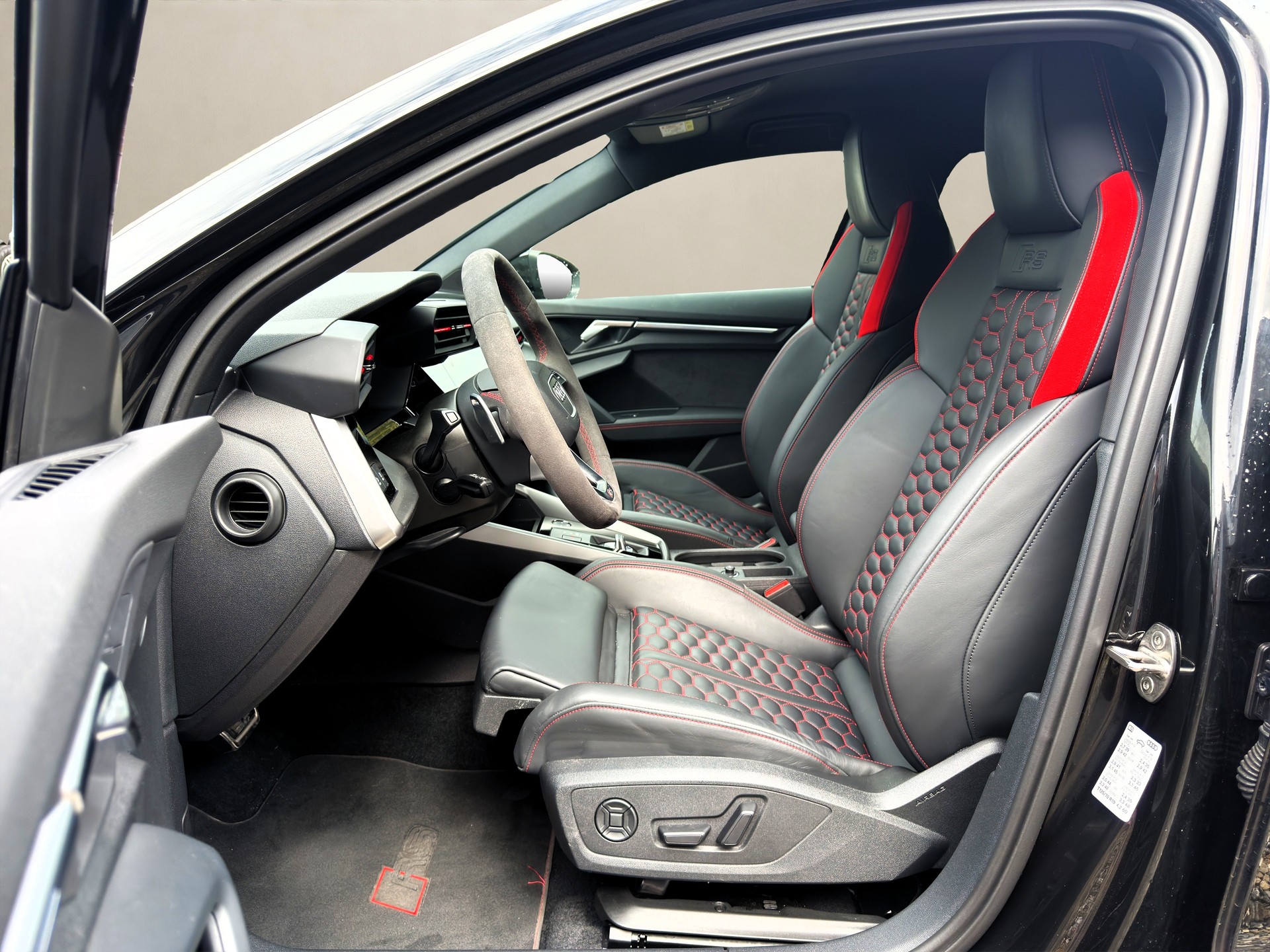 AUDI RS3 ❗Limousine 2.5 TSI quattro❗S-tronic ✅5 Jahre Werksgarantie & 8-fach bereift auf ALU✅-image-8