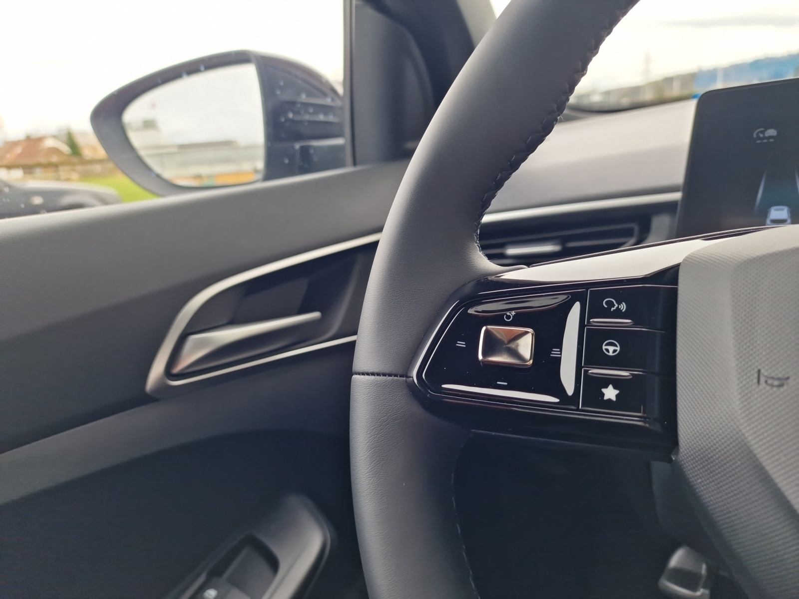MG MG3 1.5 Voll-Hybrid Luxury Automat 195 PS-image-15