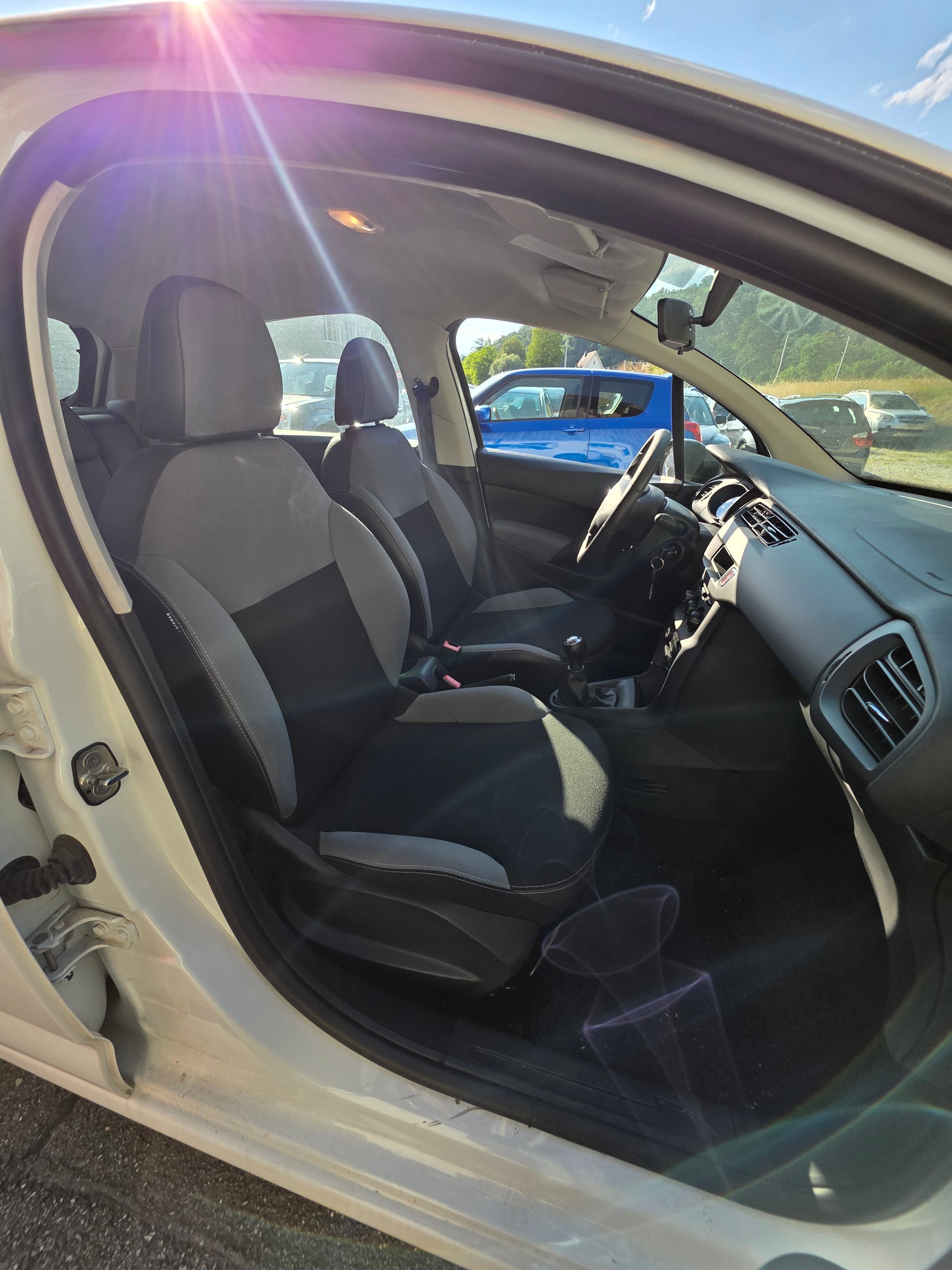 CITROEN C3 1.0i Attraction-image-4