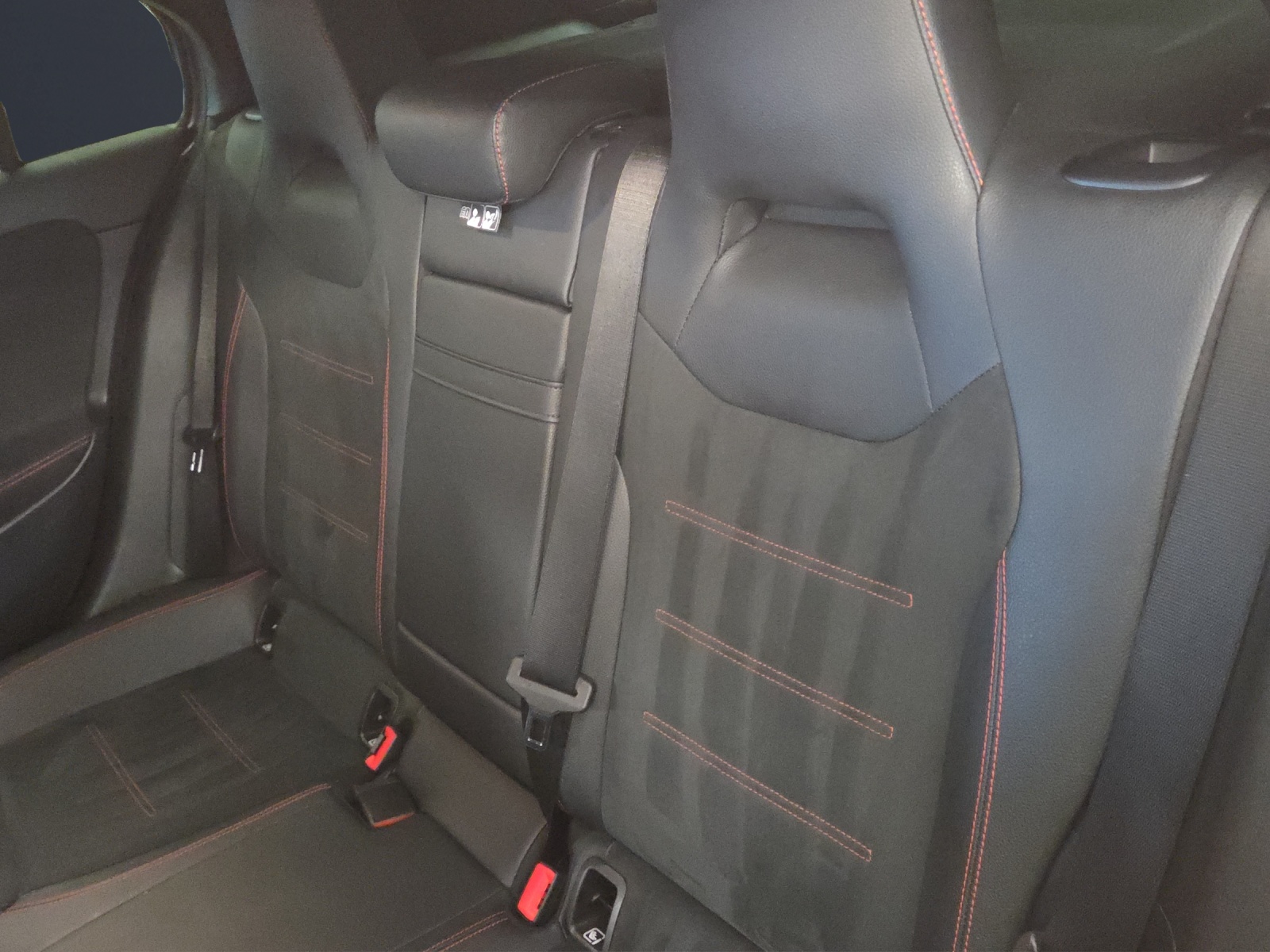 MERCEDES-BENZ A 250 e 8G-DCT-image-16