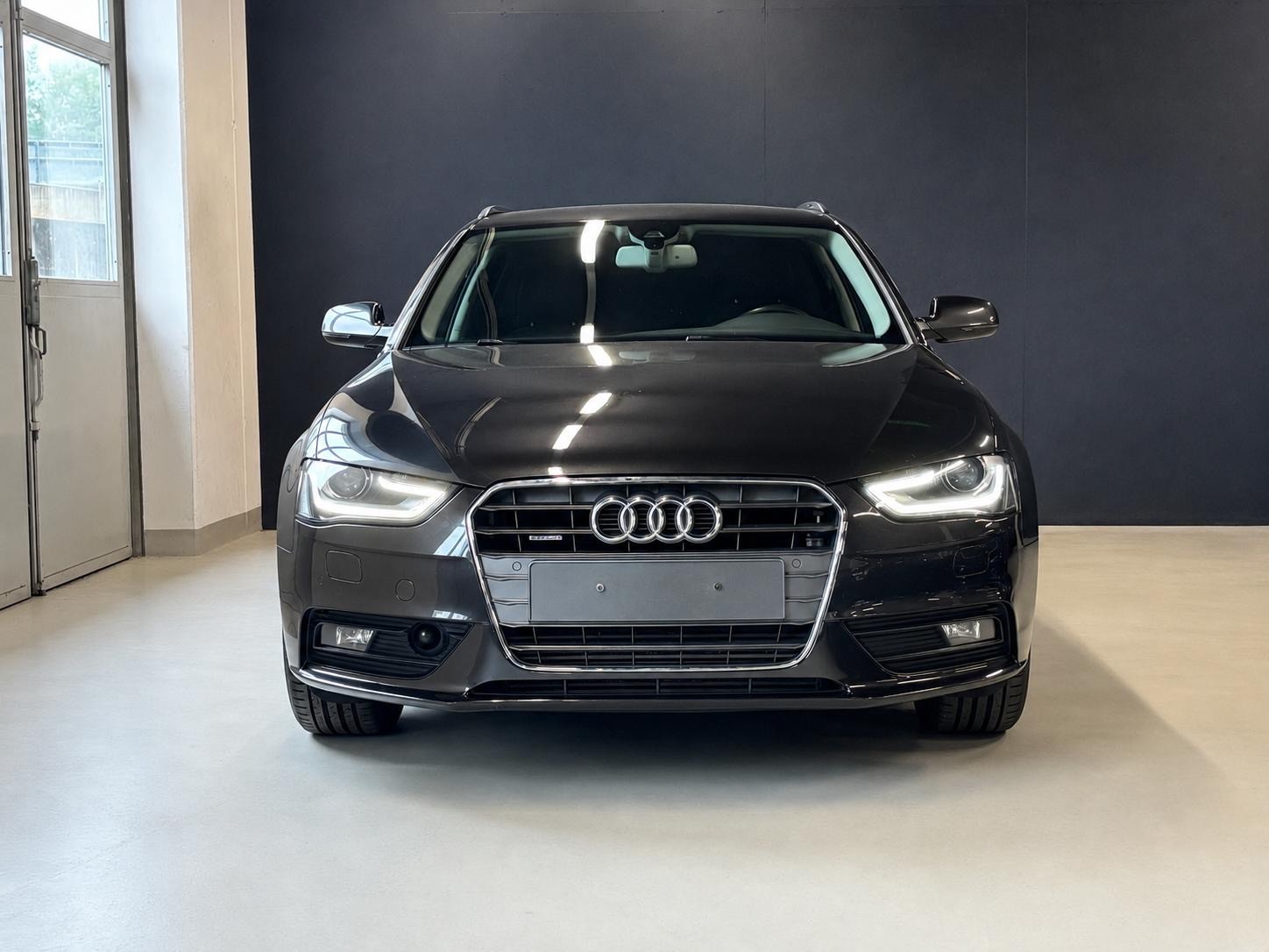 AUDI A4 Avant 2.0 TFSI quattro s-tronic-image-2