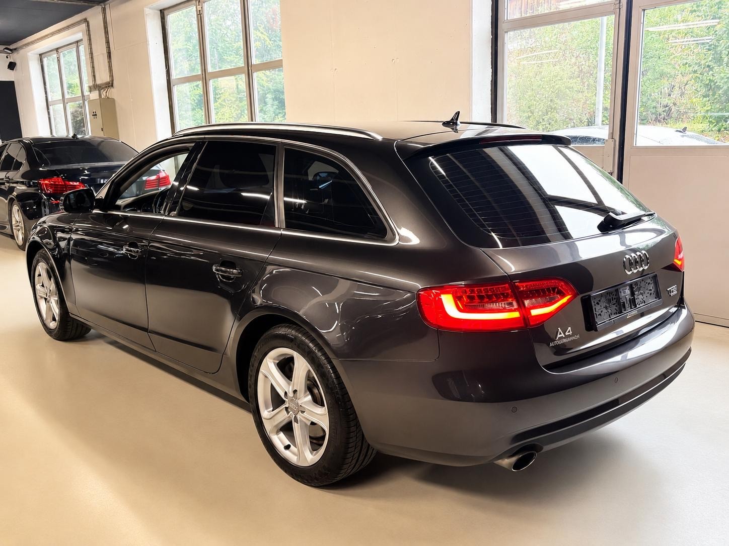 AUDI A4 Avant 2.0 TFSI quattro s-tronic-image-9