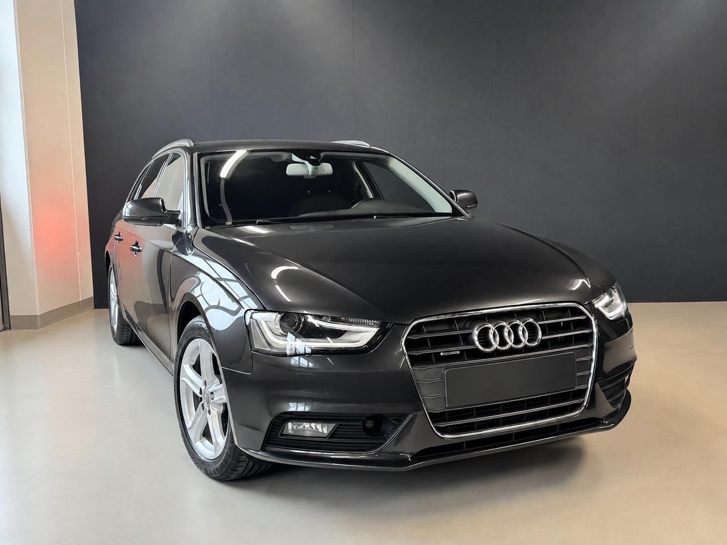 AUDI A4 Avant 2.0 TFSI quattro s-tronic-image-3