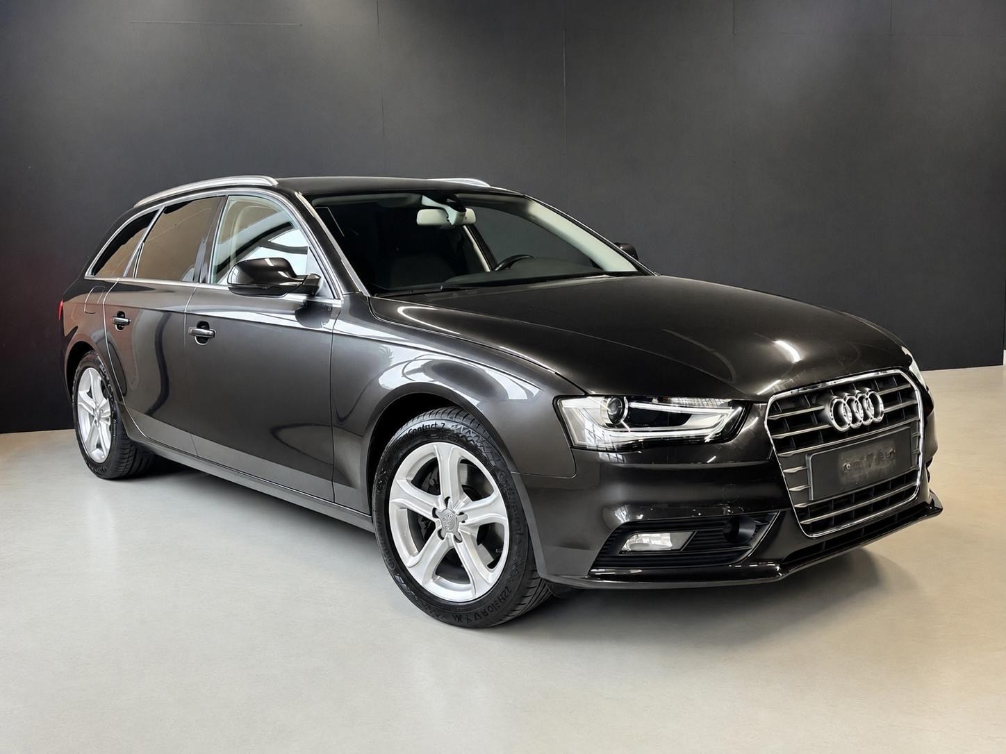 AUDI A4 Avant 2.0 TFSI quattro s-tronic-image-5