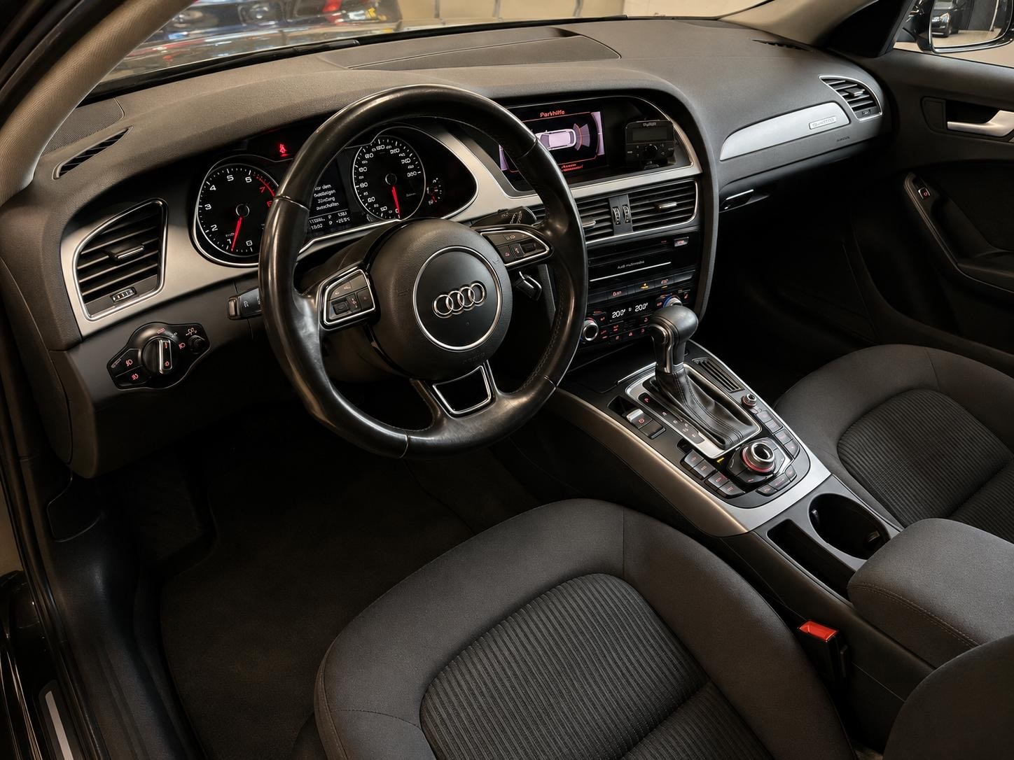 AUDI A4 Avant 2.0 TFSI quattro s-tronic-image-11