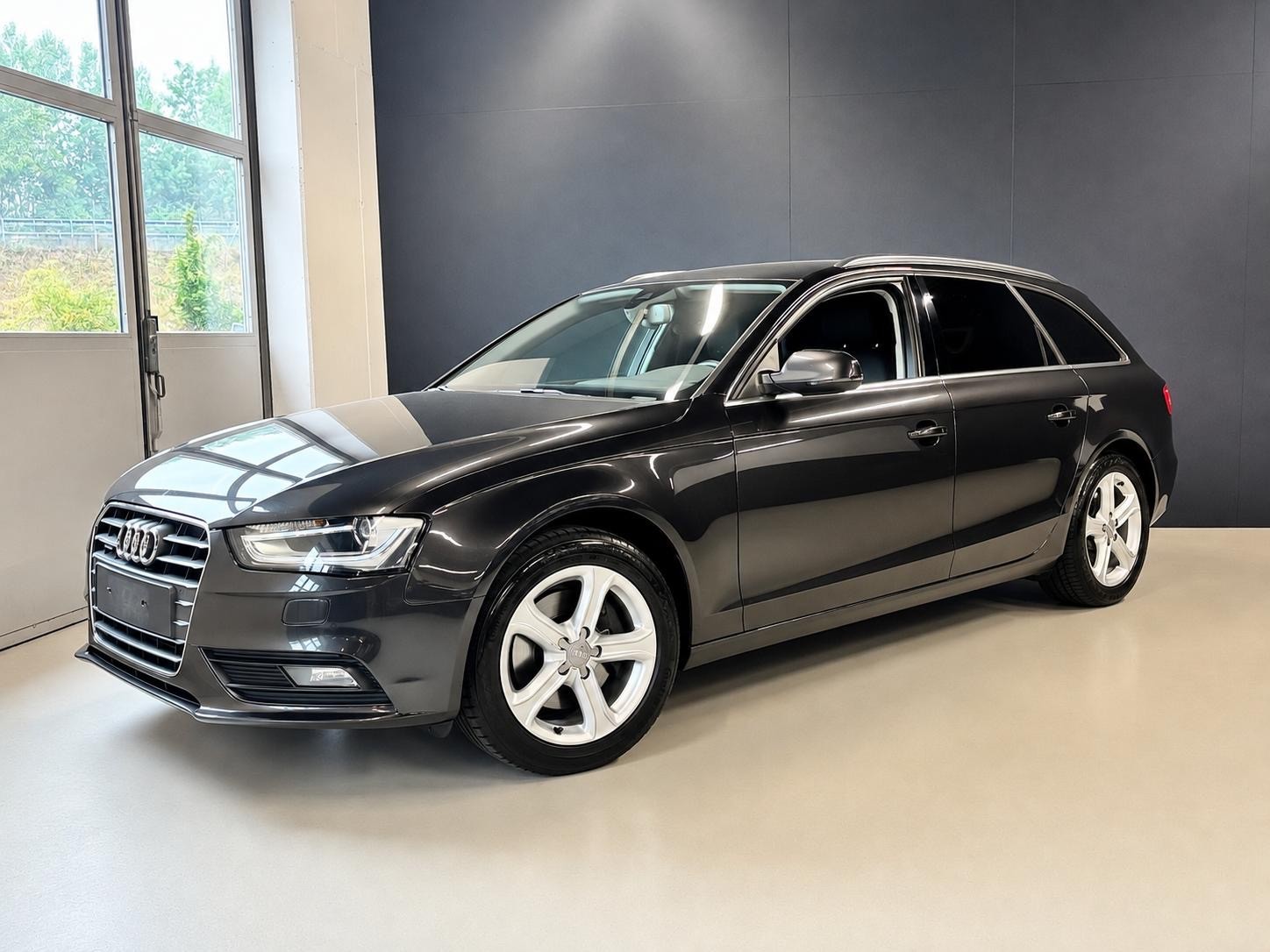 AUDI A4 Avant 2.0 TFSI quattro s-tronic-image-1