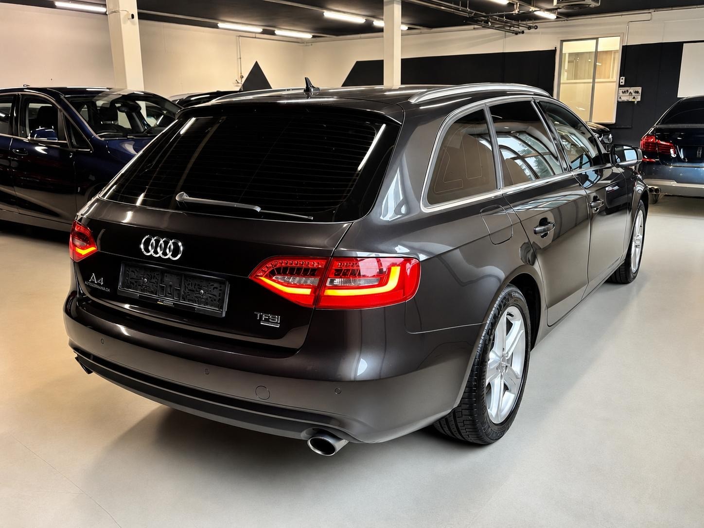AUDI A4 Avant 2.0 TFSI quattro s-tronic-image-8