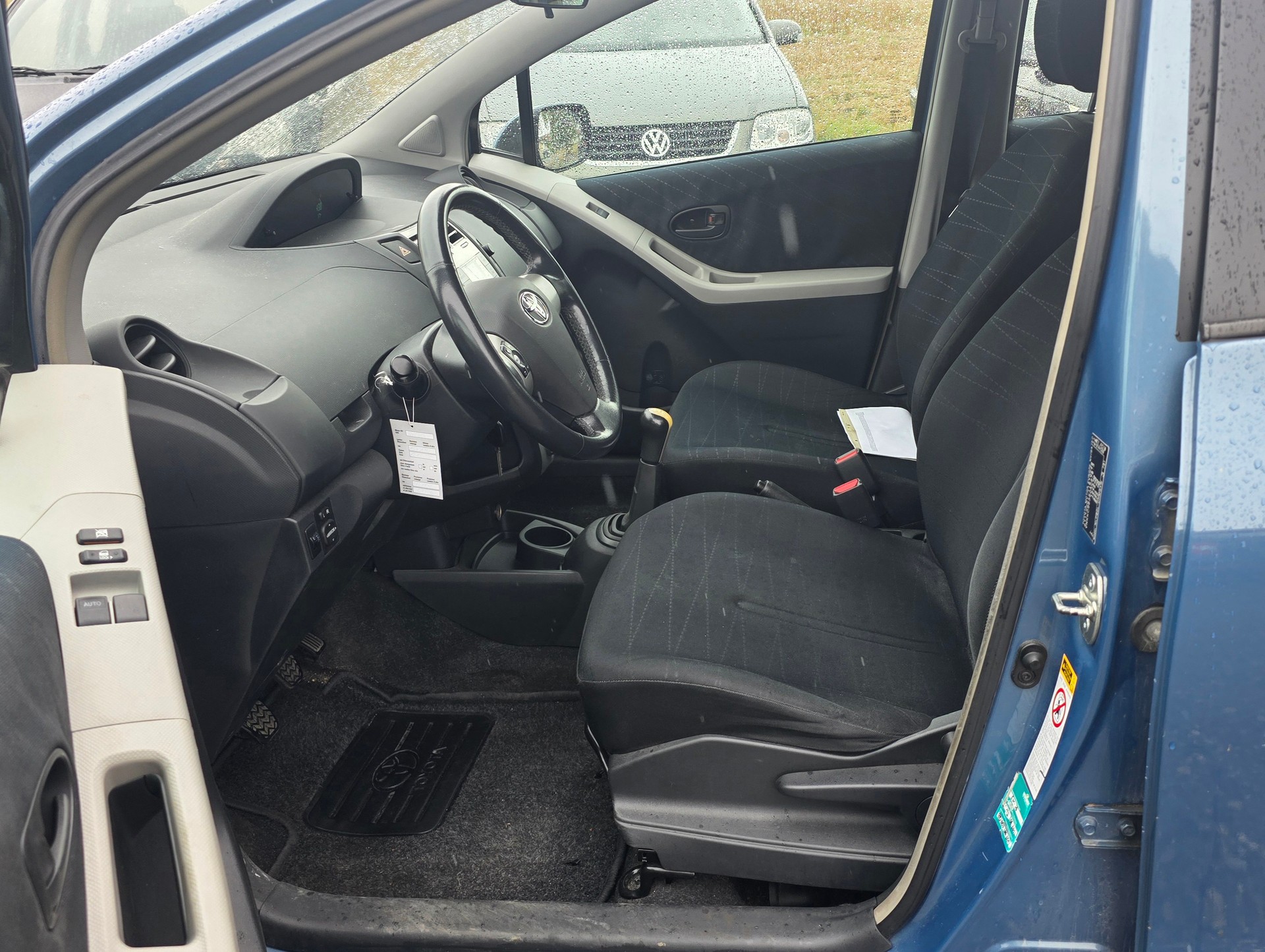 TOYOTA Yaris 1.4 D-4D Linea Luna-image-5