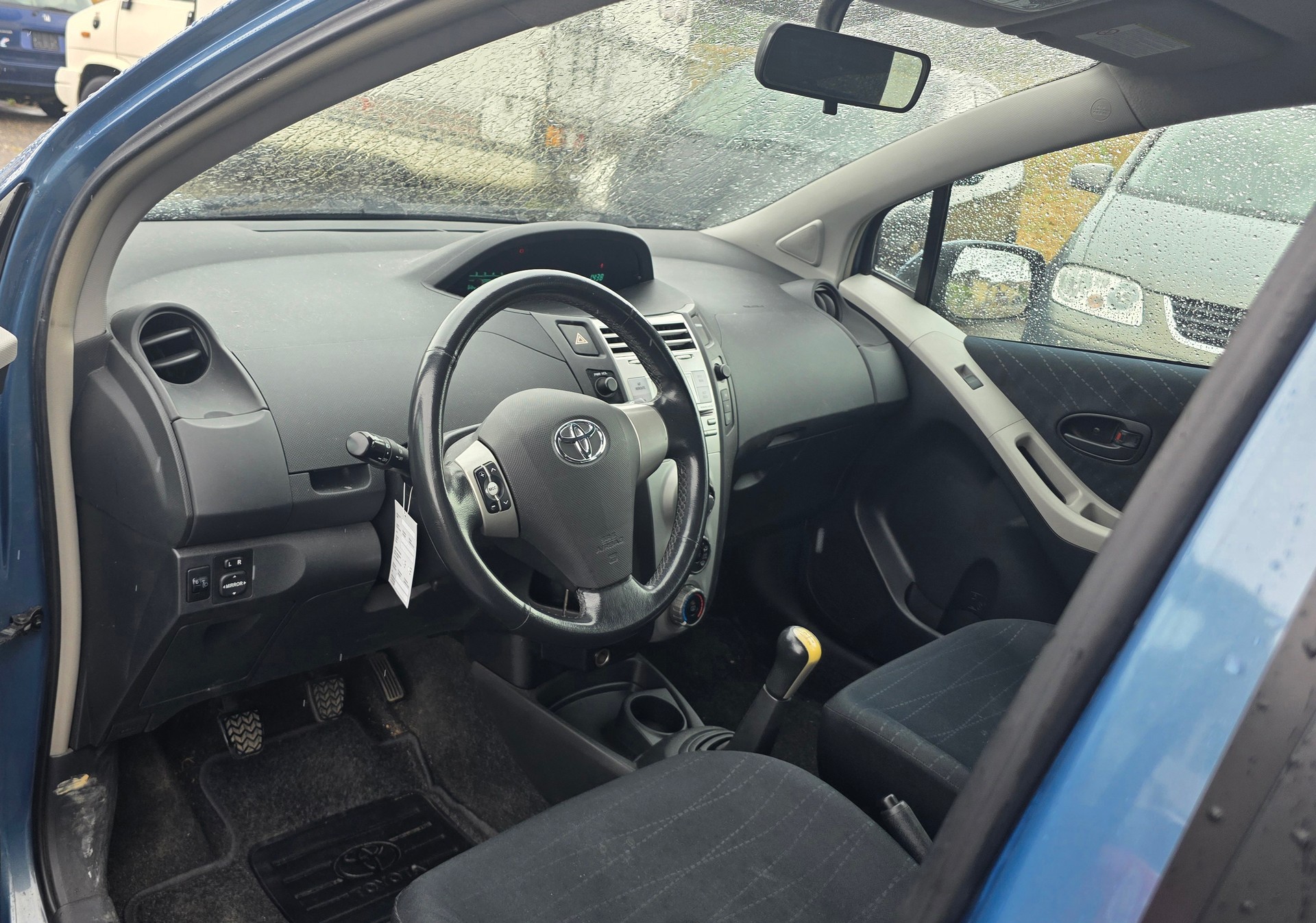TOYOTA Yaris 1.4 D-4D Linea Luna-image-4