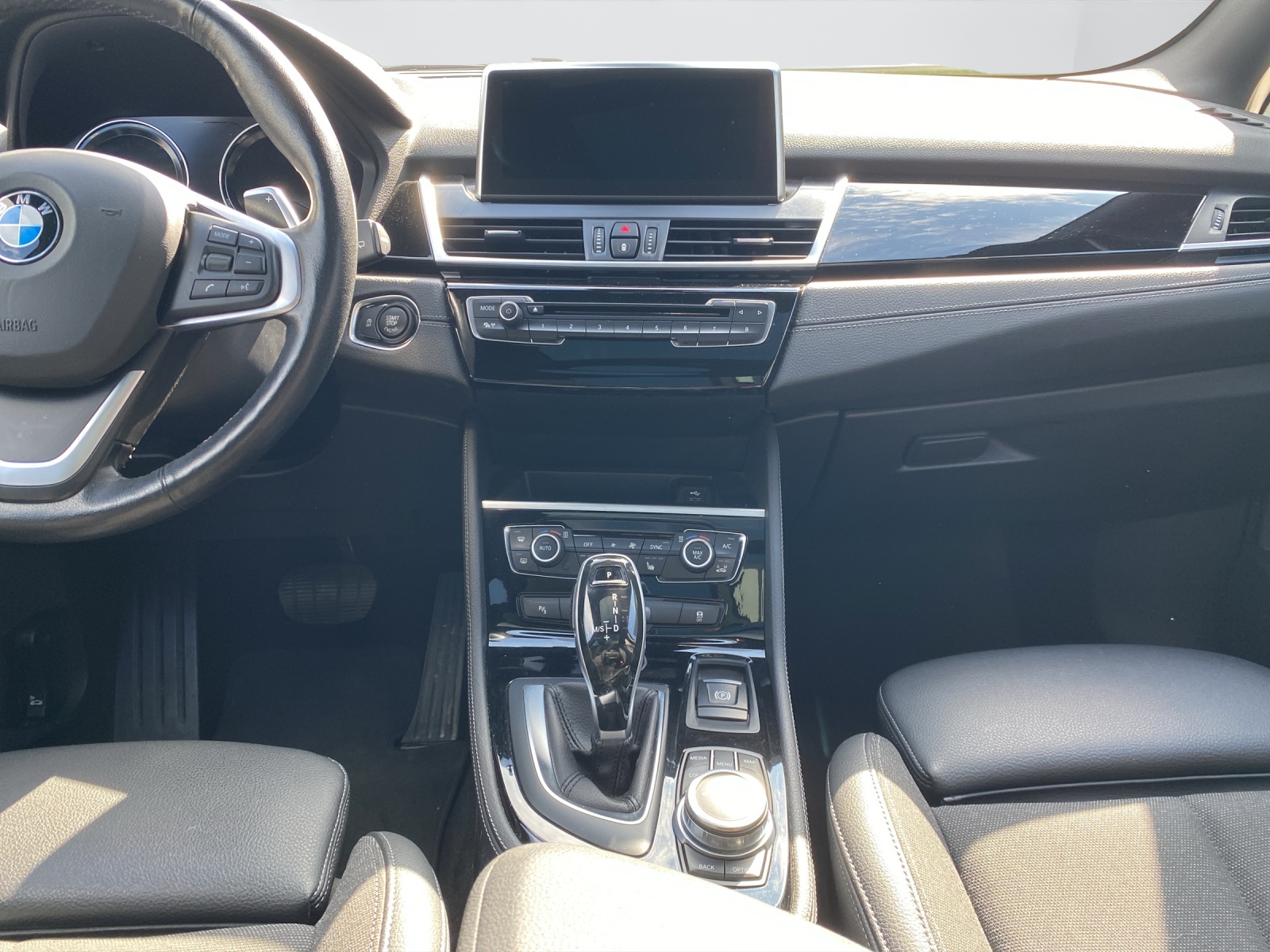 BMW 218d xDrive SAG Gran Tourer-image-17