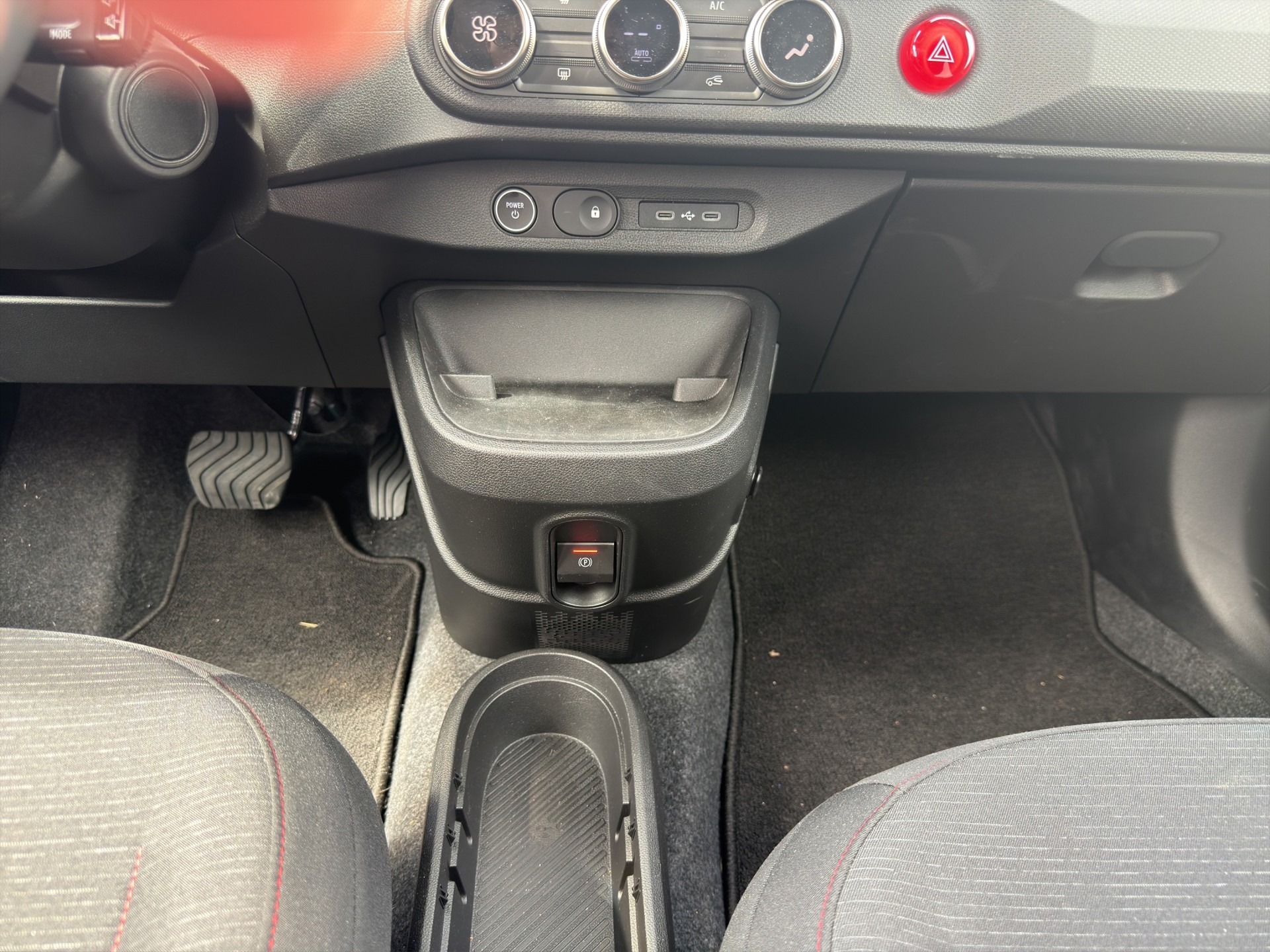 RENAULT Twingo E-Tech 27kWh Techno-image-11