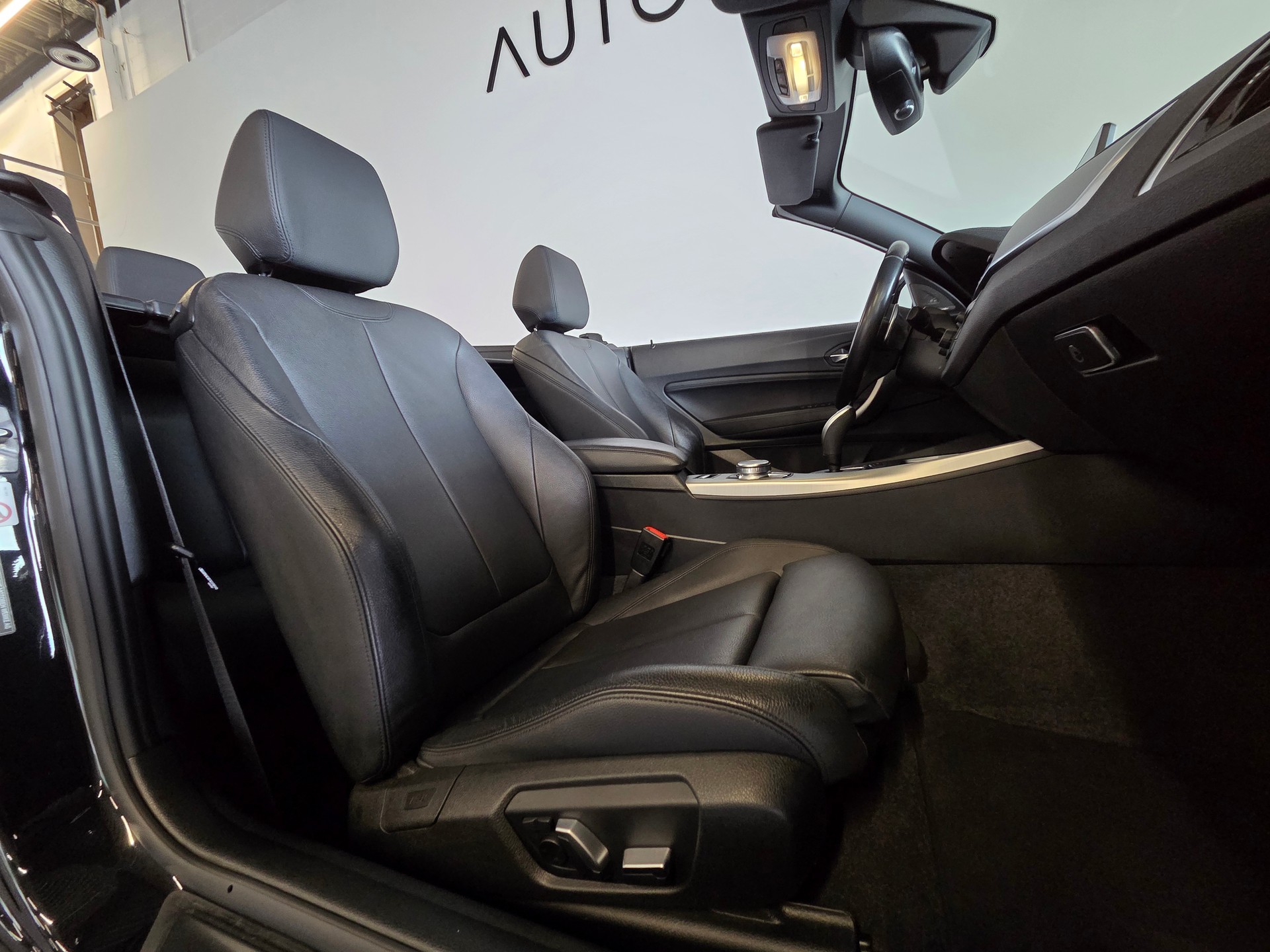 BMW M240i xDrive LCI Cabrio-image-19