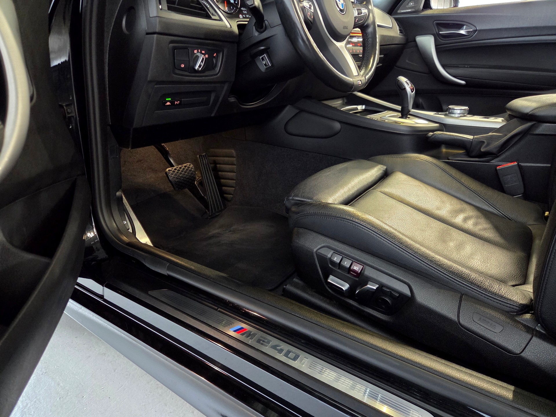 BMW M240i xDrive LCI Cabrio-image-13