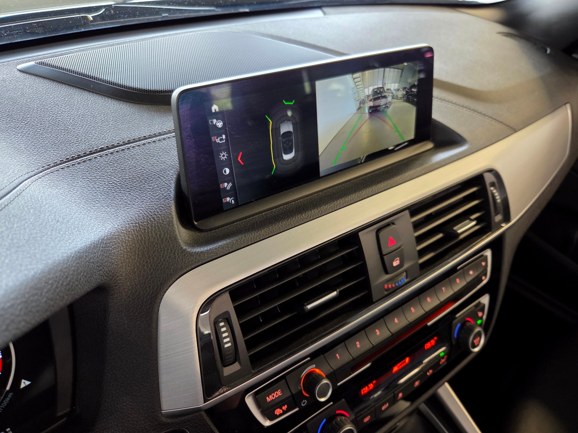 BMW M240i xDrive LCI Cabrio-image-15