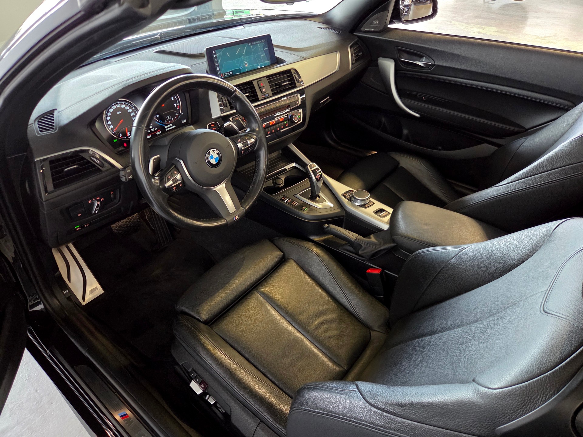 BMW M240i xDrive LCI Cabrio-image-12