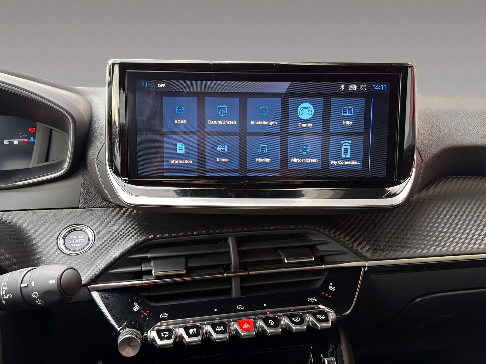 PEUGEOT 2008 1.2 Hybrid 145 Allure Premium-image-11