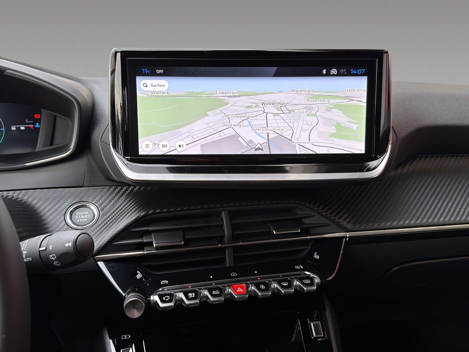 PEUGEOT 2008 1.2 Hybrid 145 Allure Premium-image-12