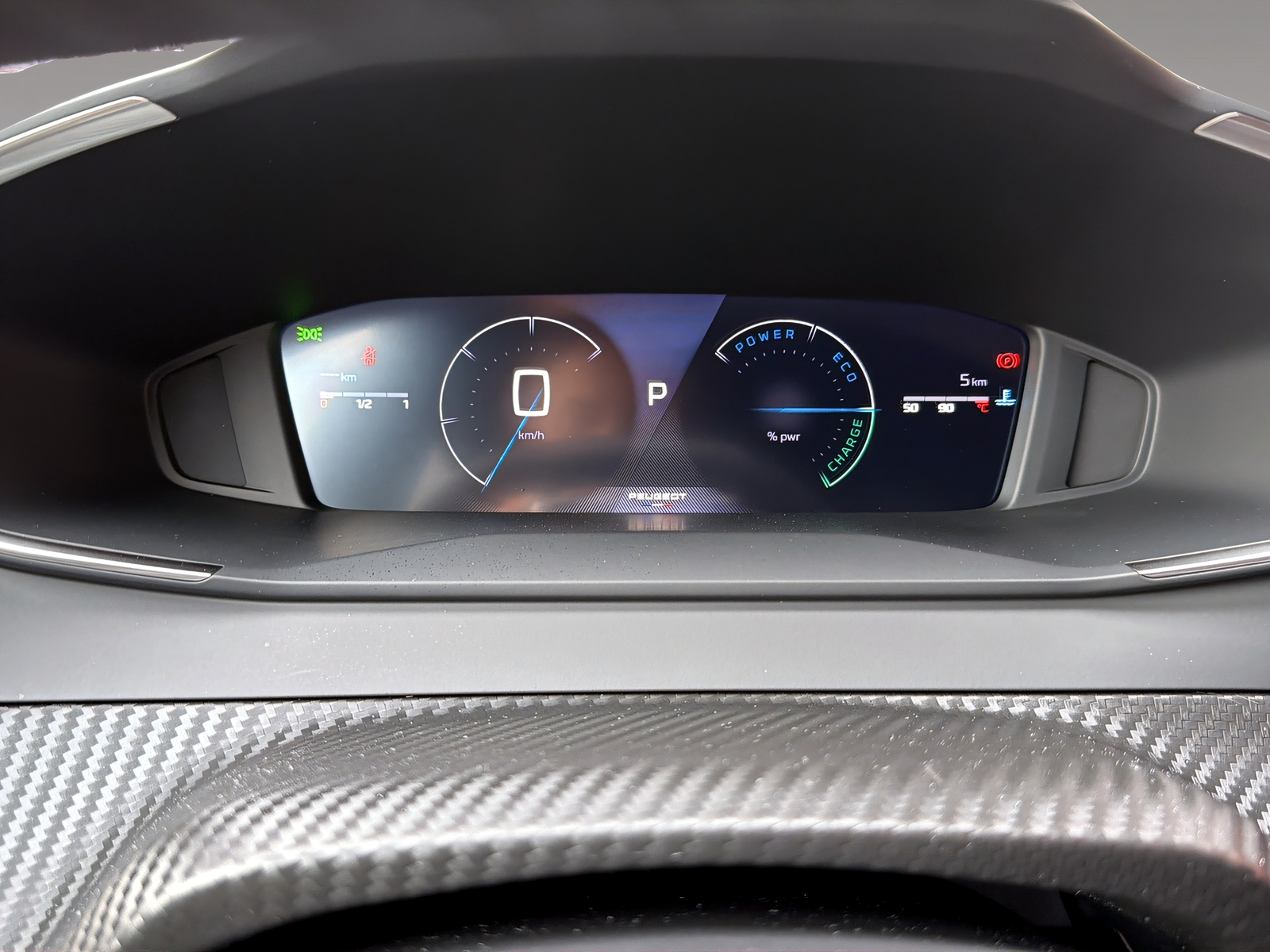 PEUGEOT 2008 1.2 Hybrid 145 Allure Premium-image-8