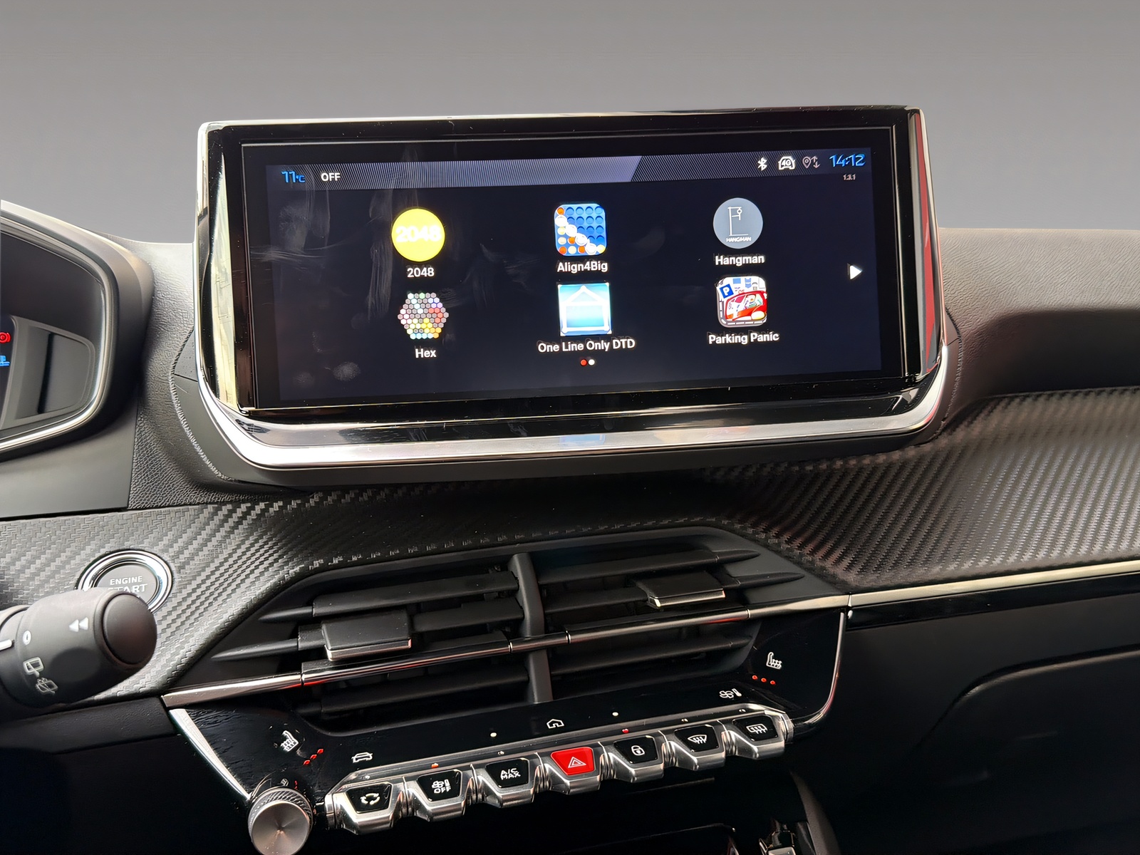 PEUGEOT 2008 1.2 Hybrid 145 Allure Premium-image-15