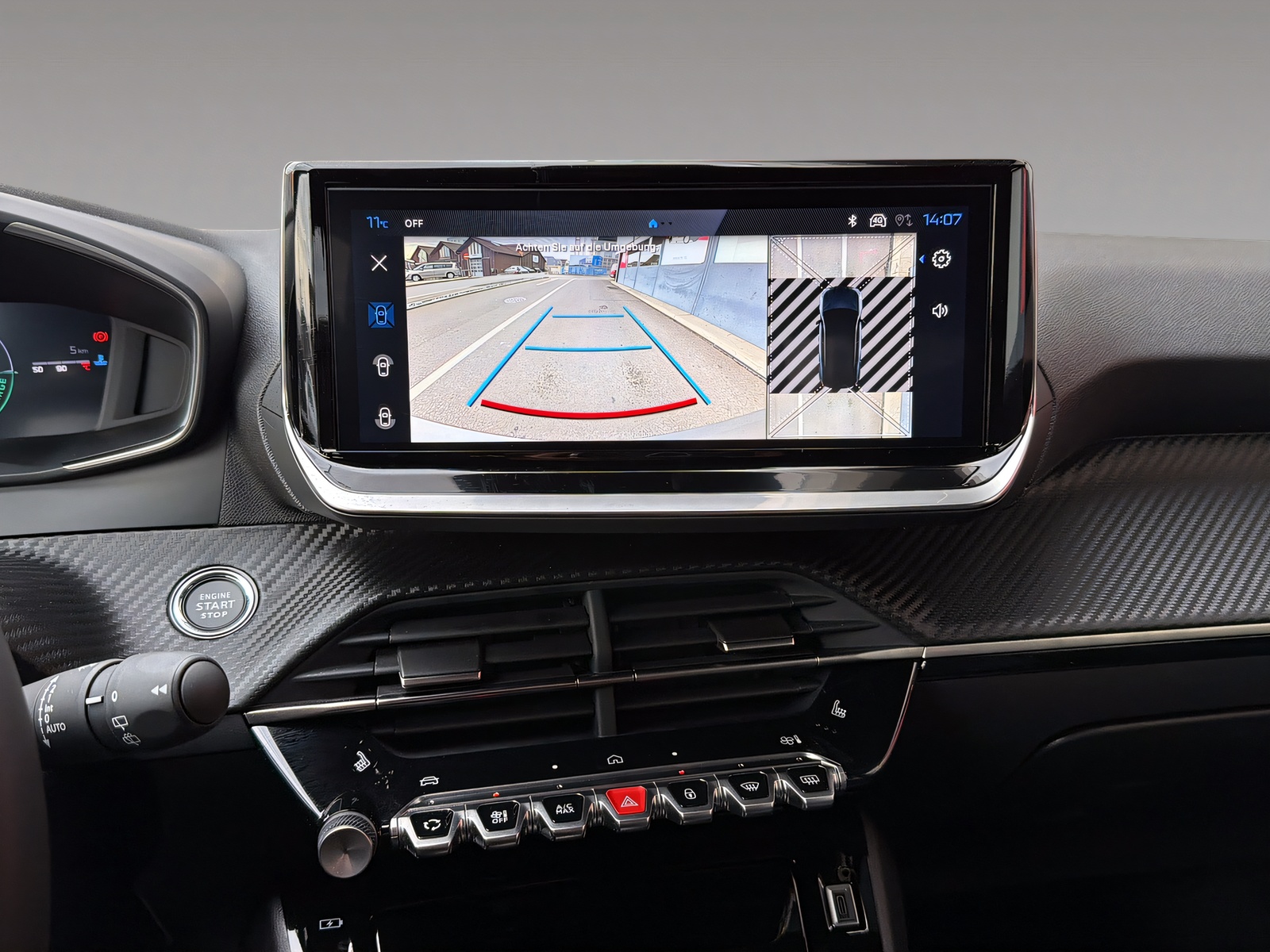PEUGEOT 2008 1.2 Hybrid 145 Allure Premium-image-13