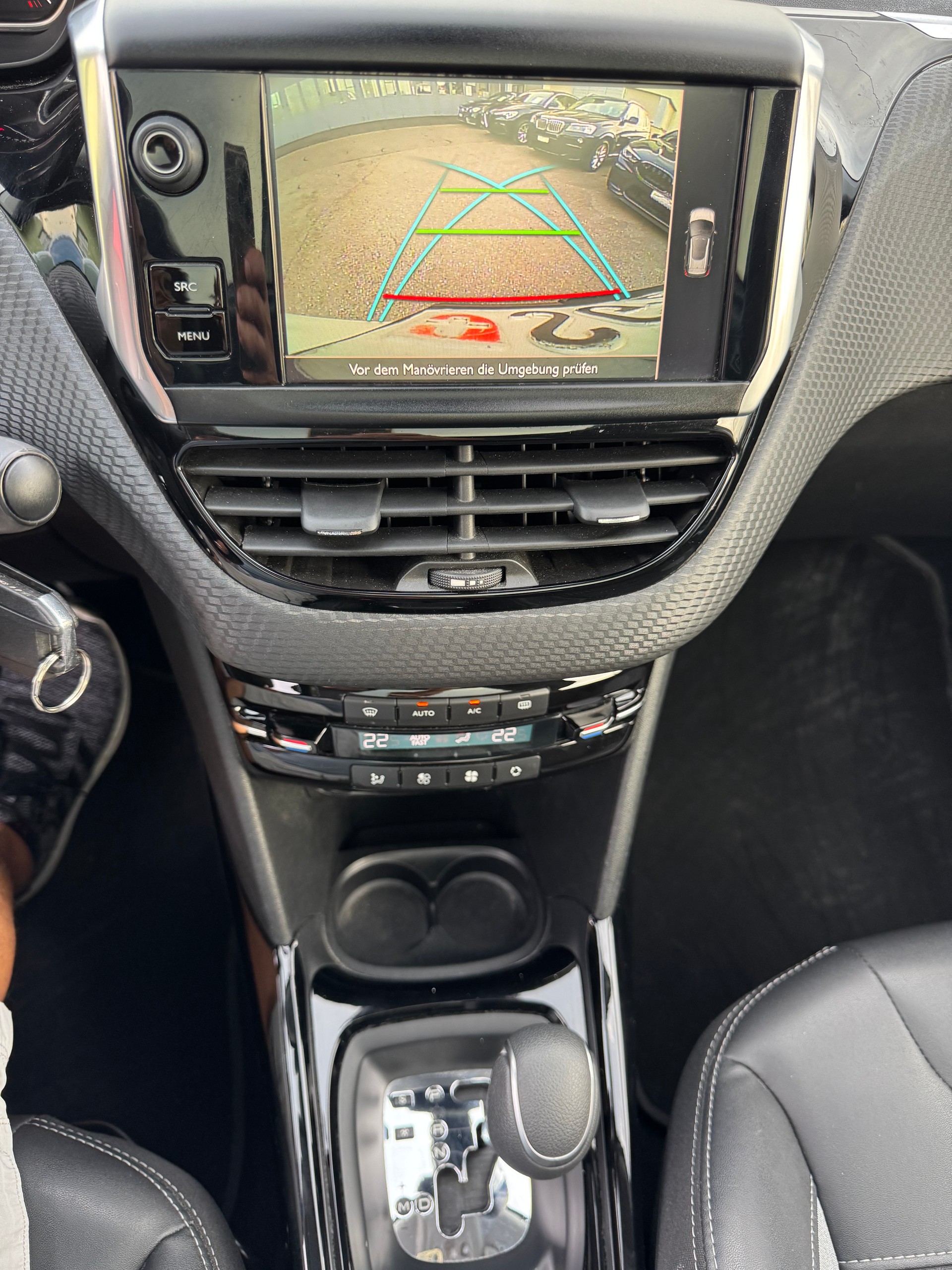 PEUGEOT 2008 1.2 PureTech Allure EAT6-image-3