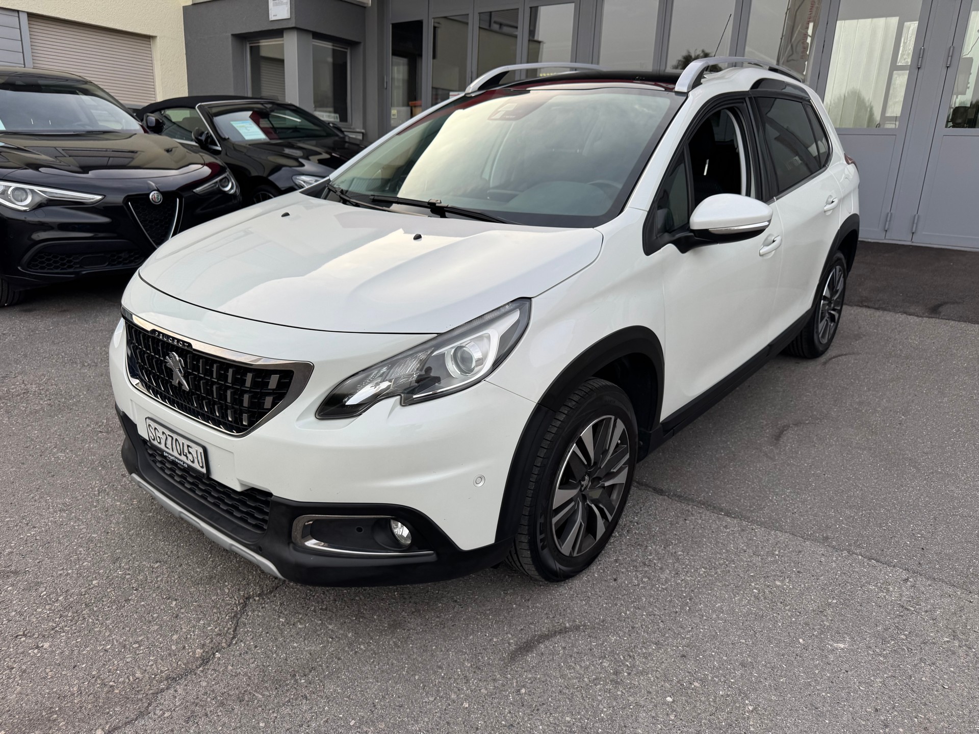 PEUGEOT 2008 1.2 PureTech Allure EAT6-image-4