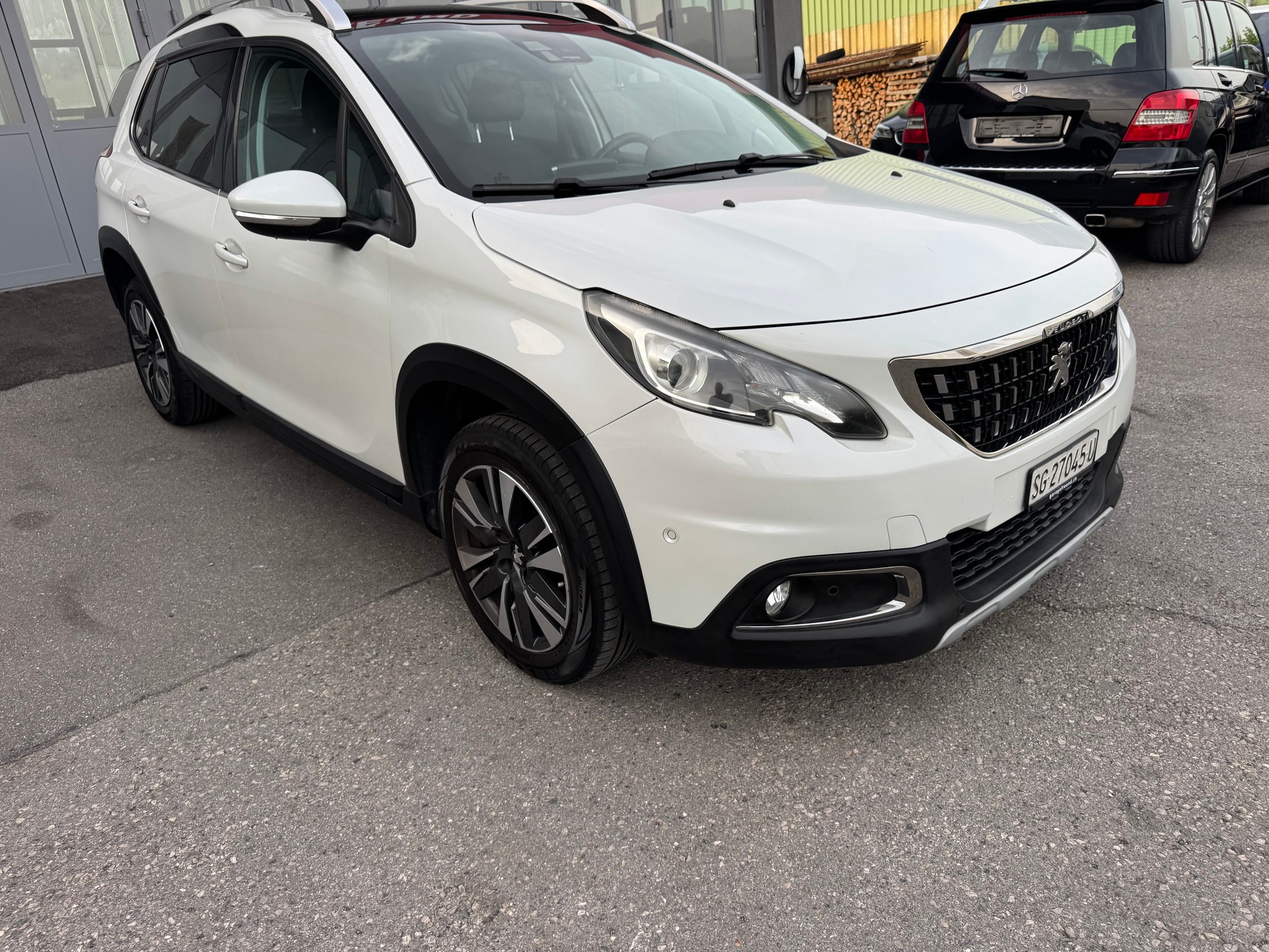 PEUGEOT 2008 1.2 PureTech Allure EAT6-image-1
