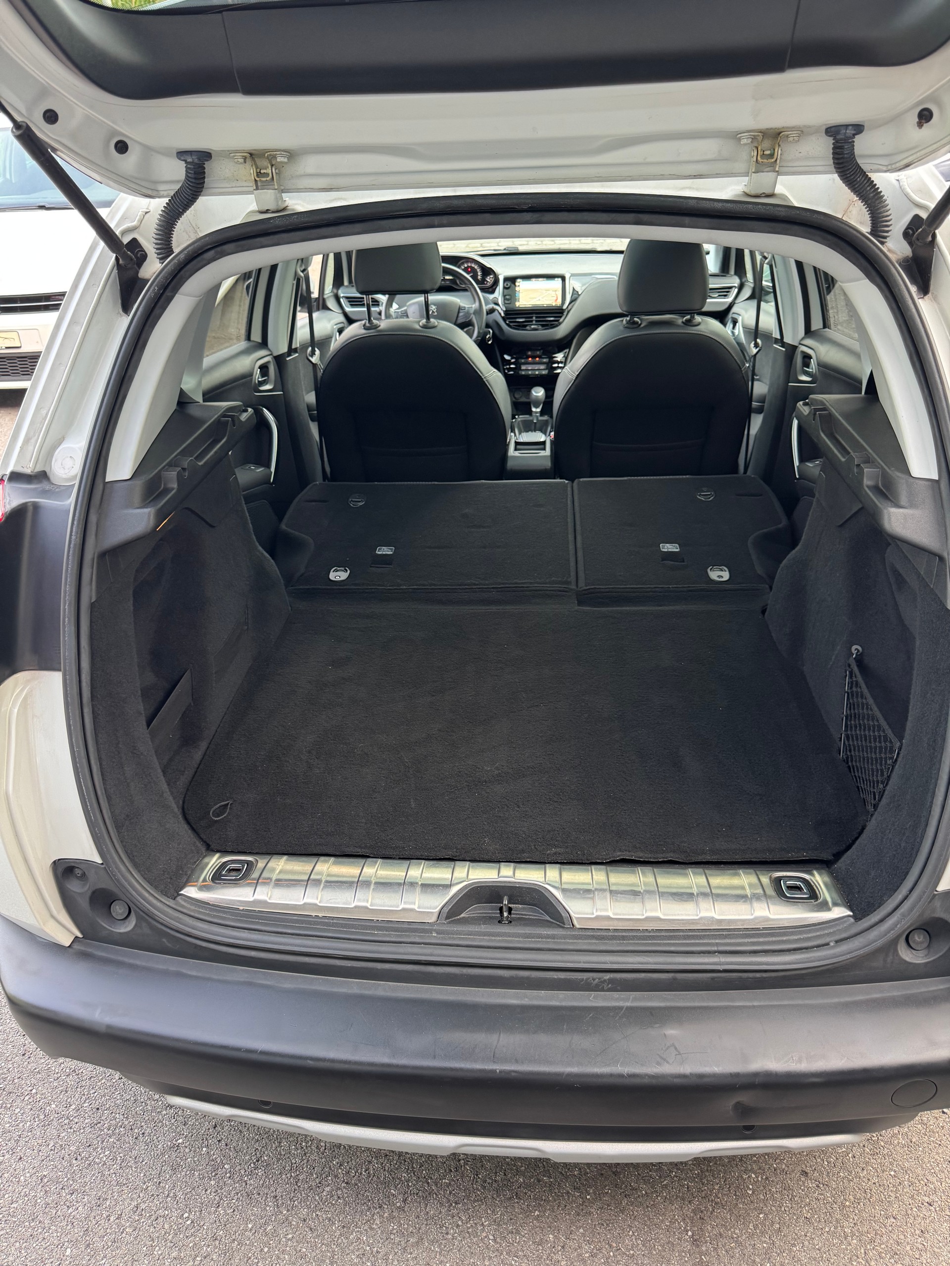 PEUGEOT 2008 1.2 PureTech Allure EAT6-image-13