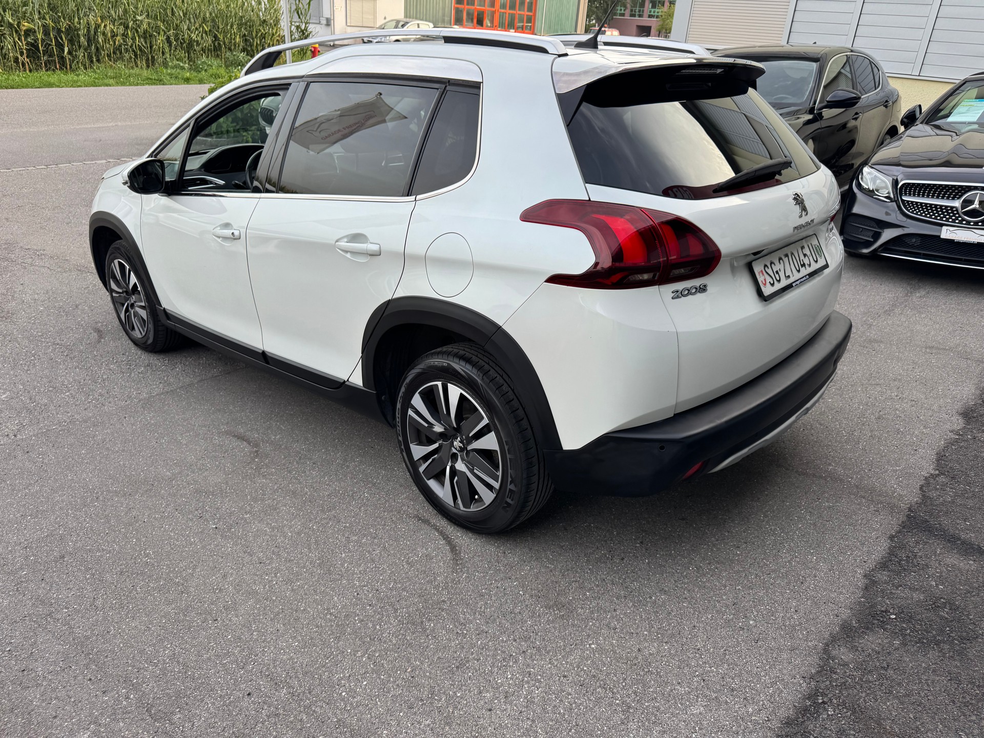 PEUGEOT 2008 1.2 PureTech Allure EAT6-image-6