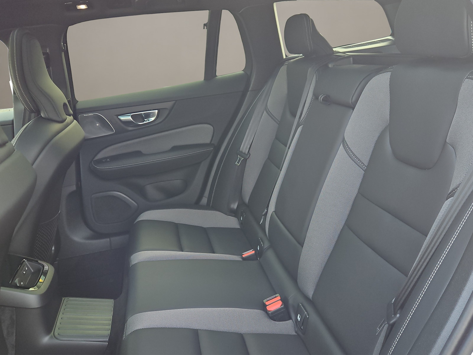 VOLVO V60 2.0 T6 TE Ultra Dark eAWD-image-9