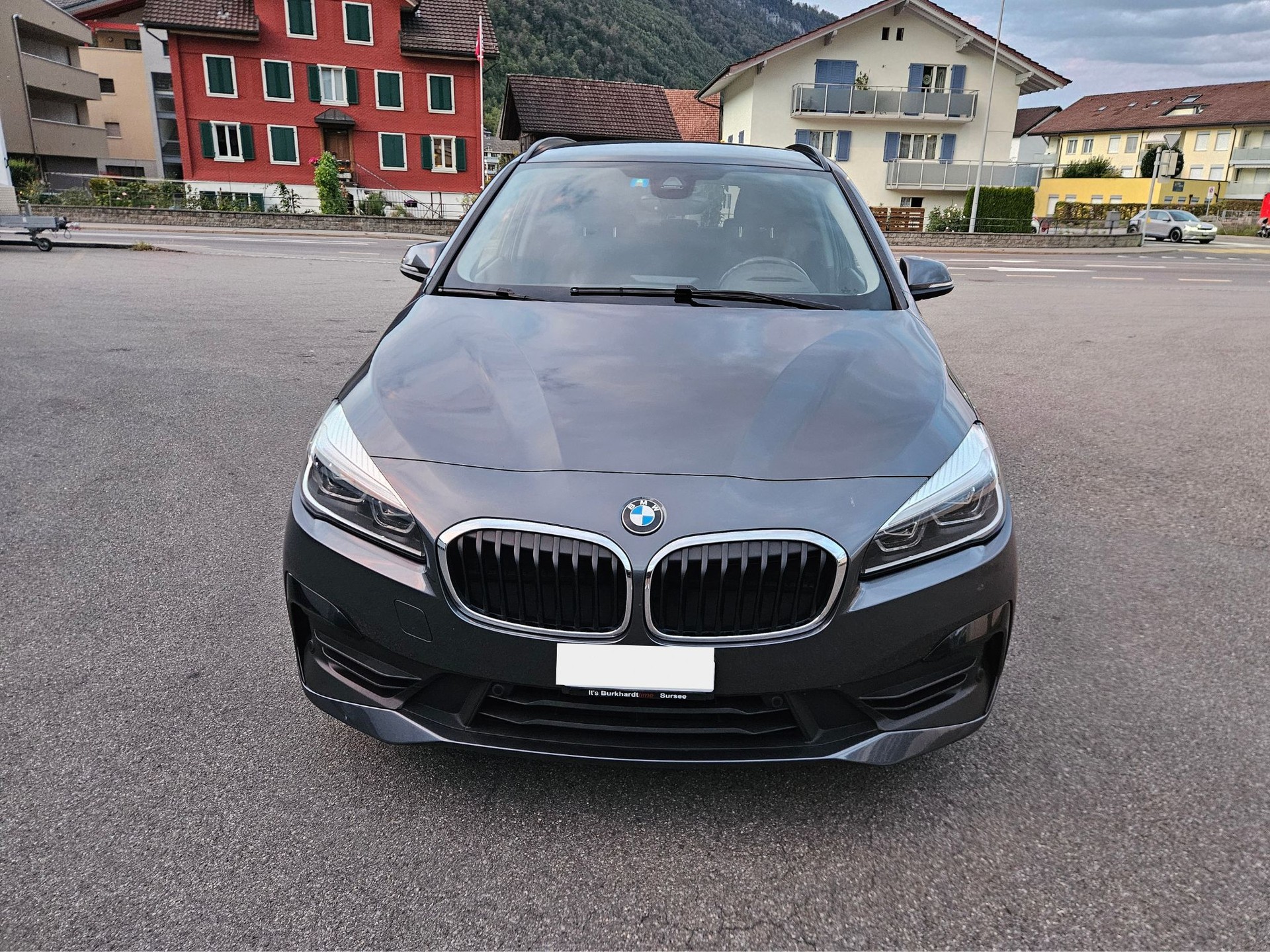 BMW 218i-image-2