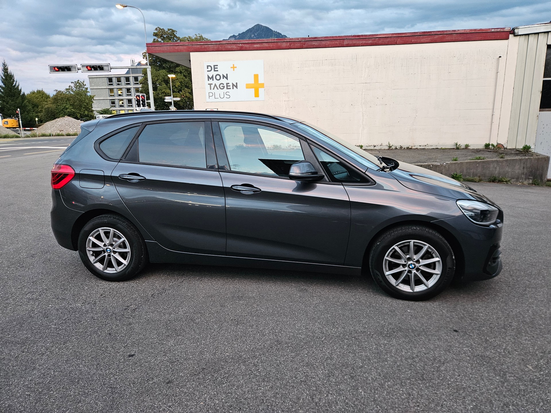 BMW 218i-image-1