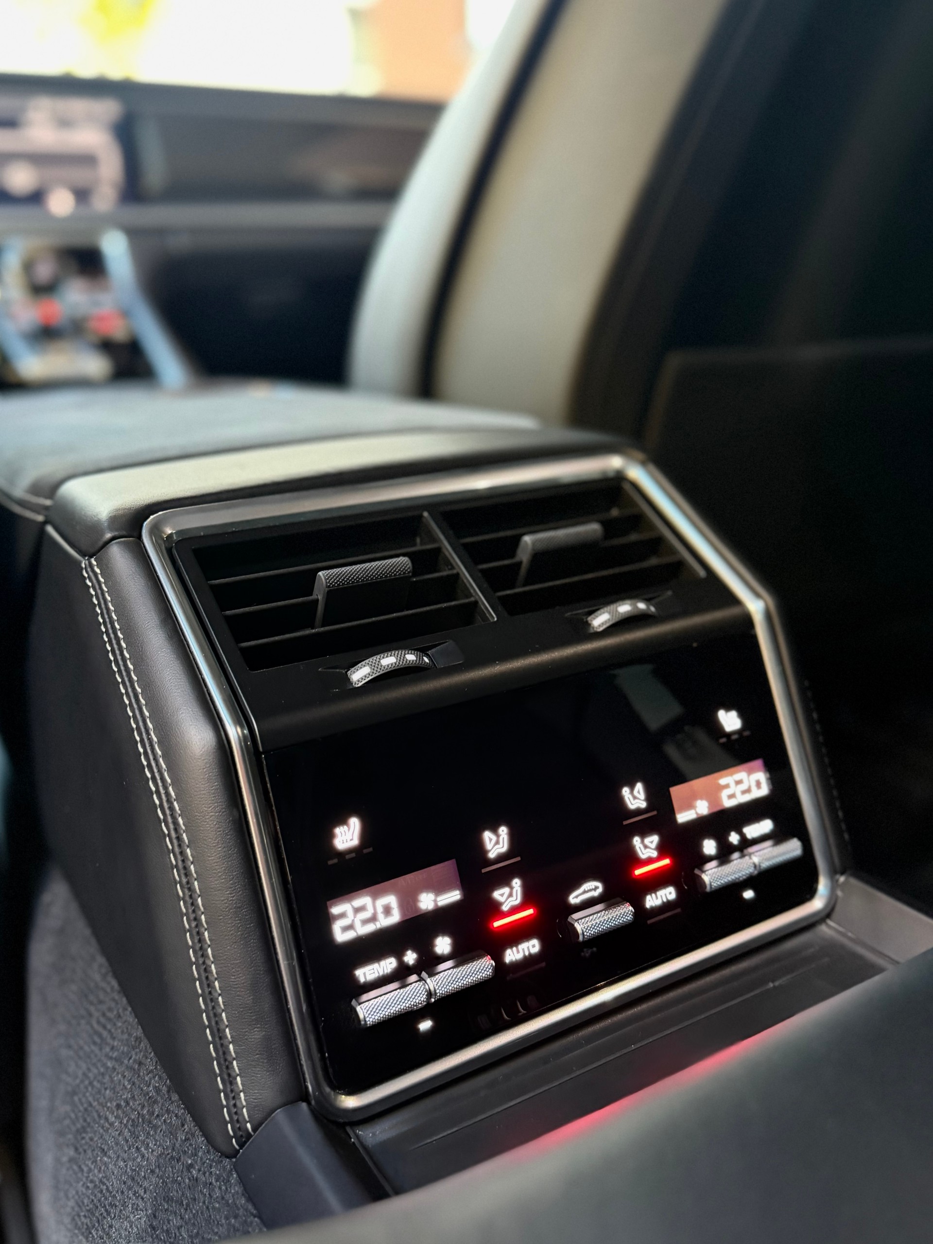 PORSCHE 4.0 V8 GTS-image-10