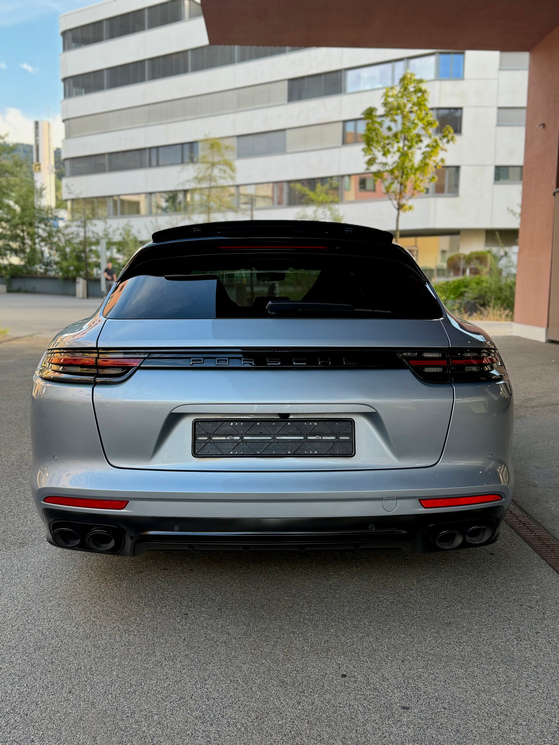 PORSCHE 4.0 V8 GTS-image-4