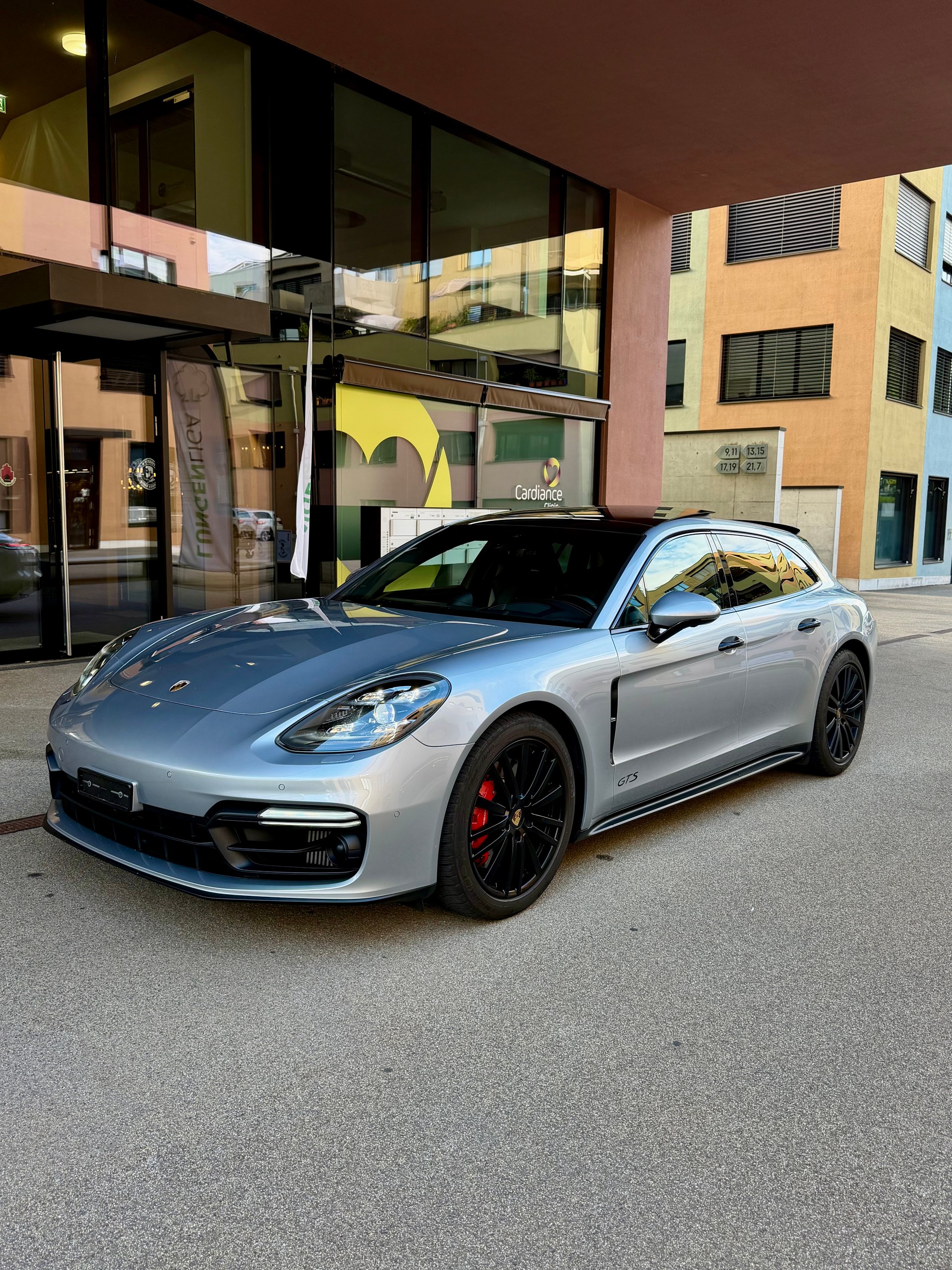 PORSCHE 4.0 V8 GTS-image-1