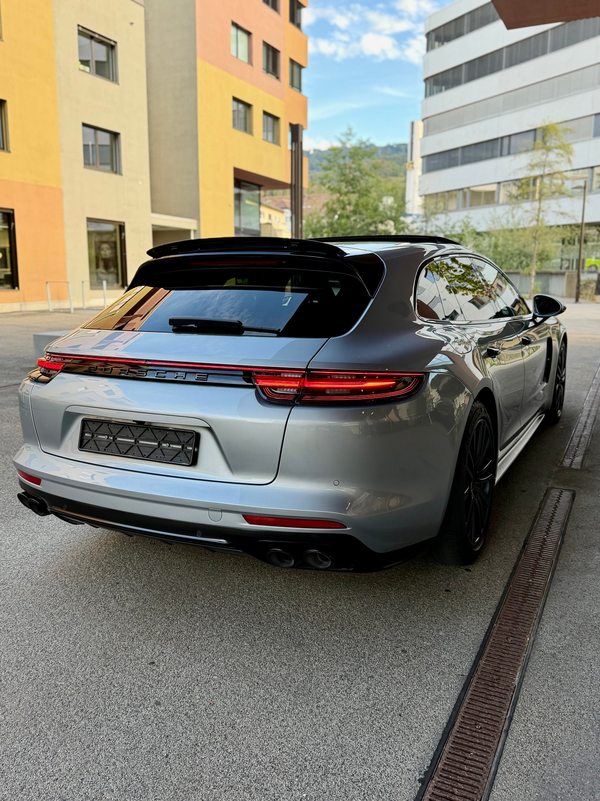 PORSCHE 4.0 V8 GTS-image-3