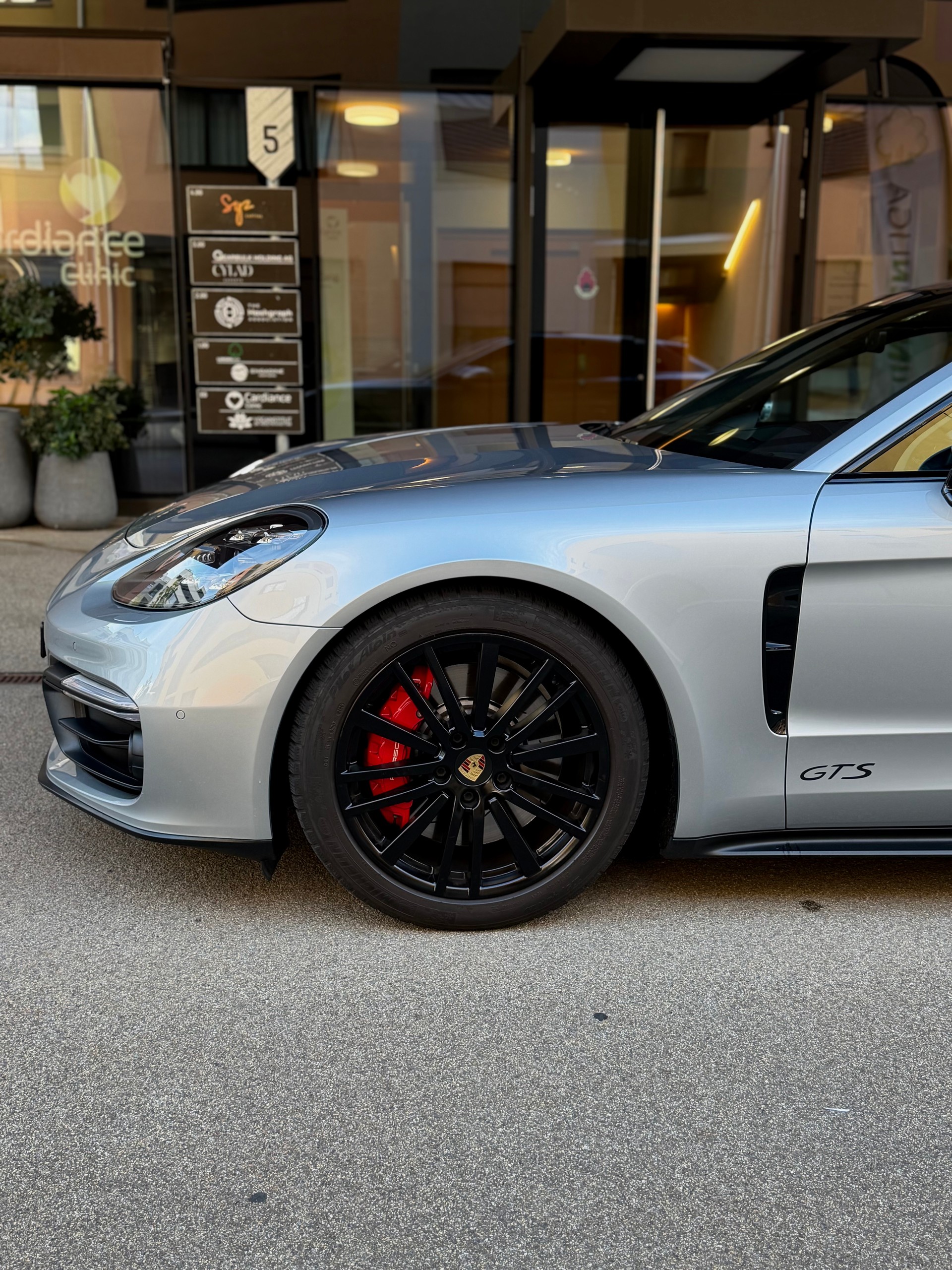 PORSCHE 4.0 V8 GTS-image-5