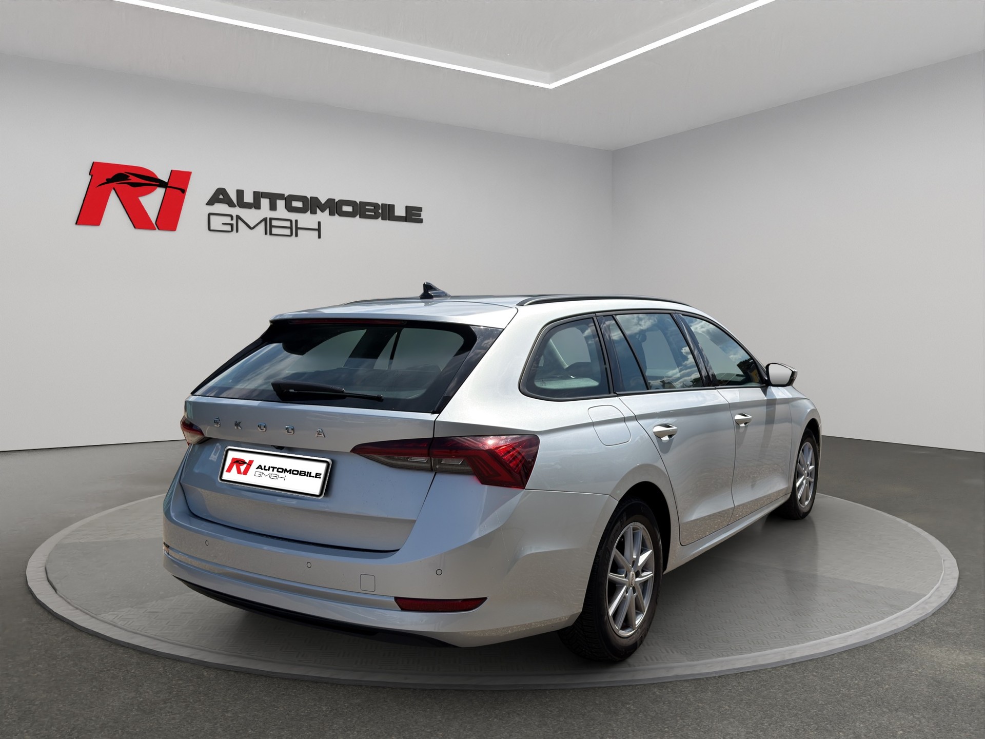 SKODA Octavia Combi 2.0 TDI DSG Ambition-image-6