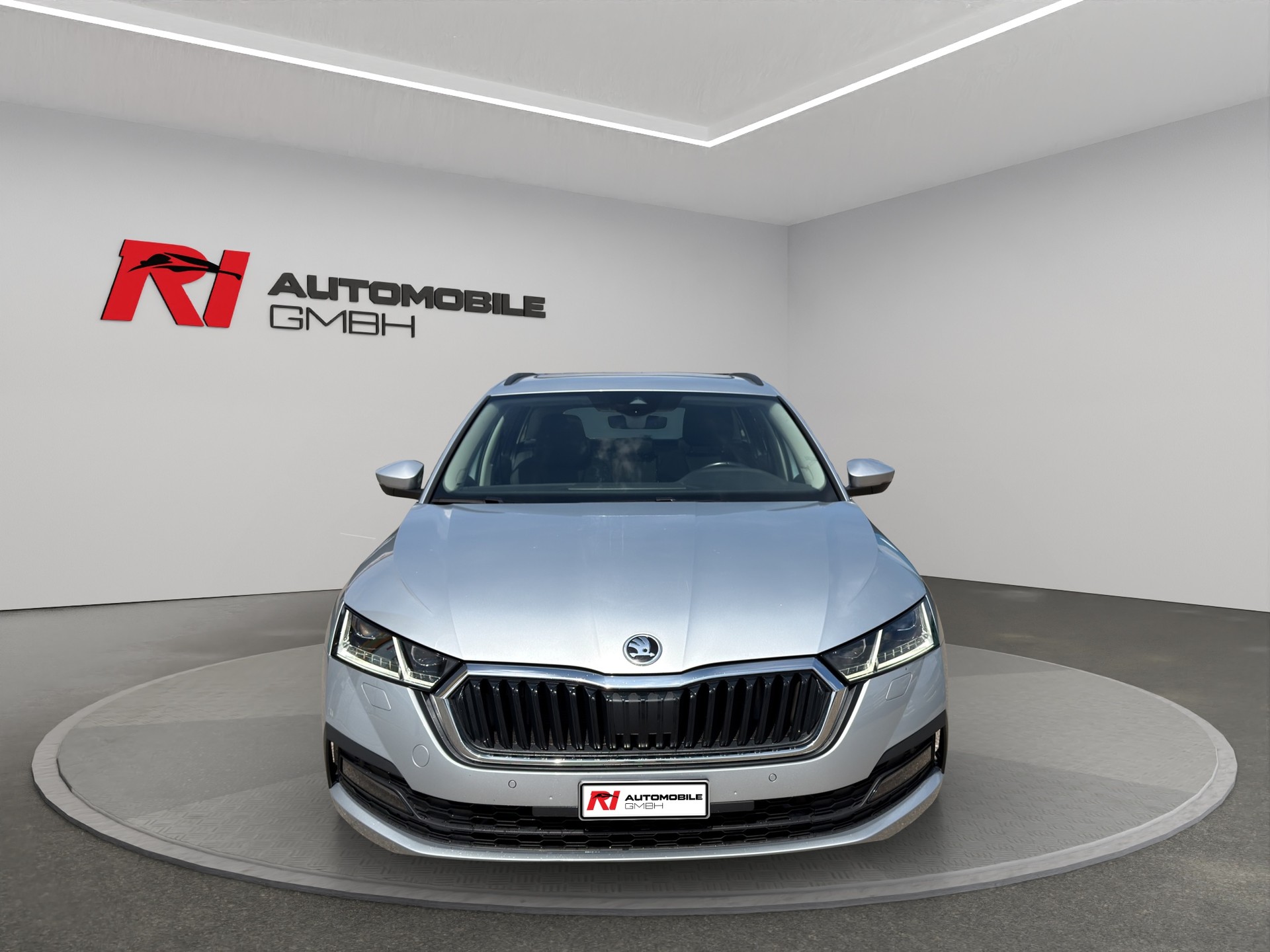SKODA Octavia Combi 2.0 TDI DSG Ambition-showroom-element-1