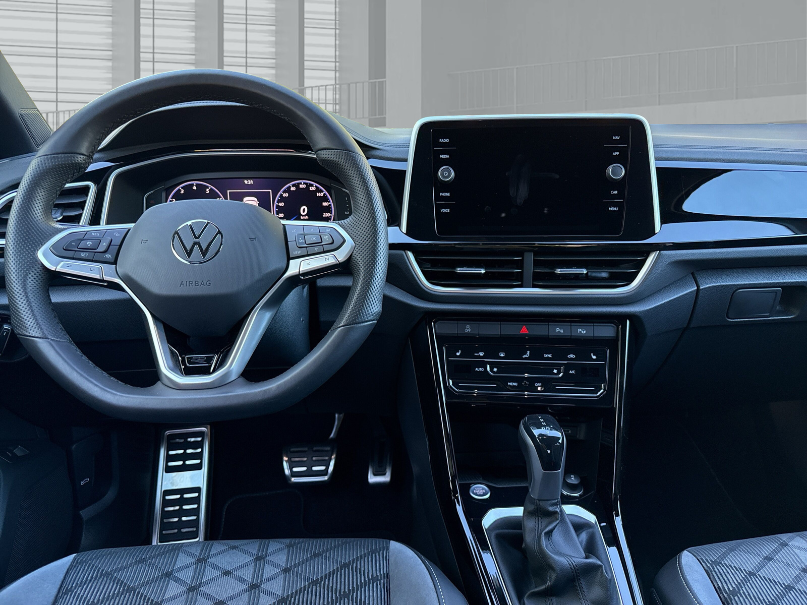 VW T-Roc 1.5 TSI EVO R-Line DSG-image-8
