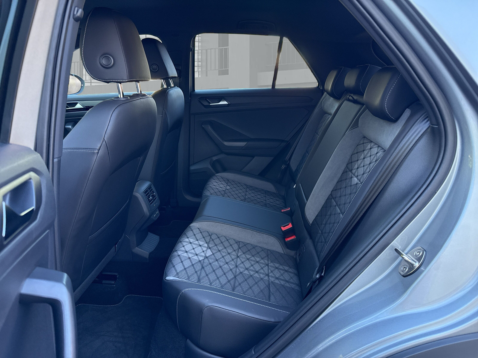VW T-Roc 1.5 TSI EVO R-Line DSG-image-13