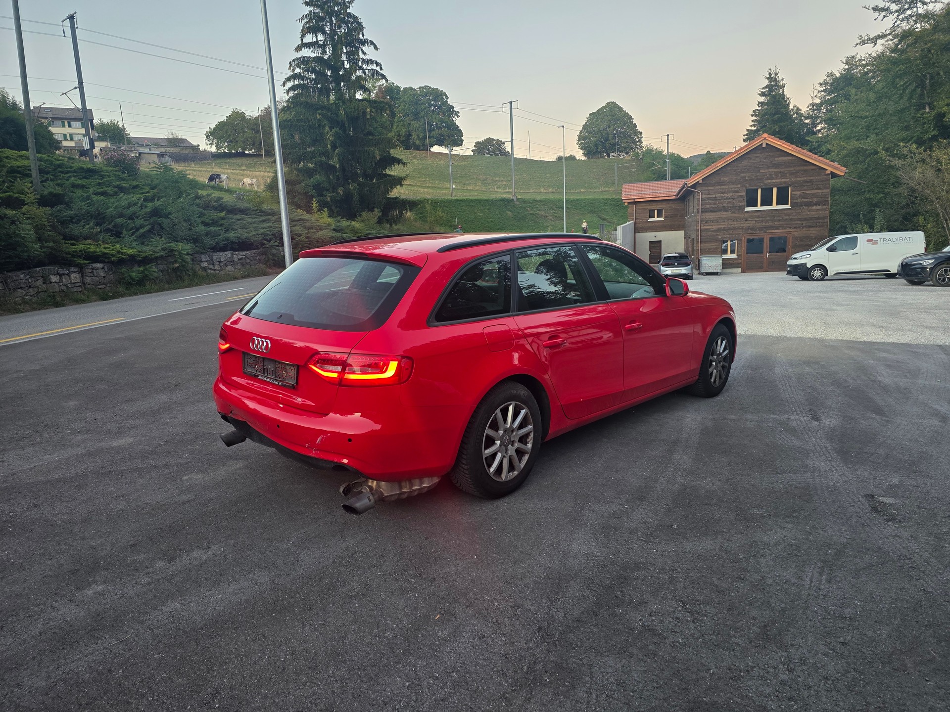 AUDI A4 Avant 1.8 TFSI quattro-image-1